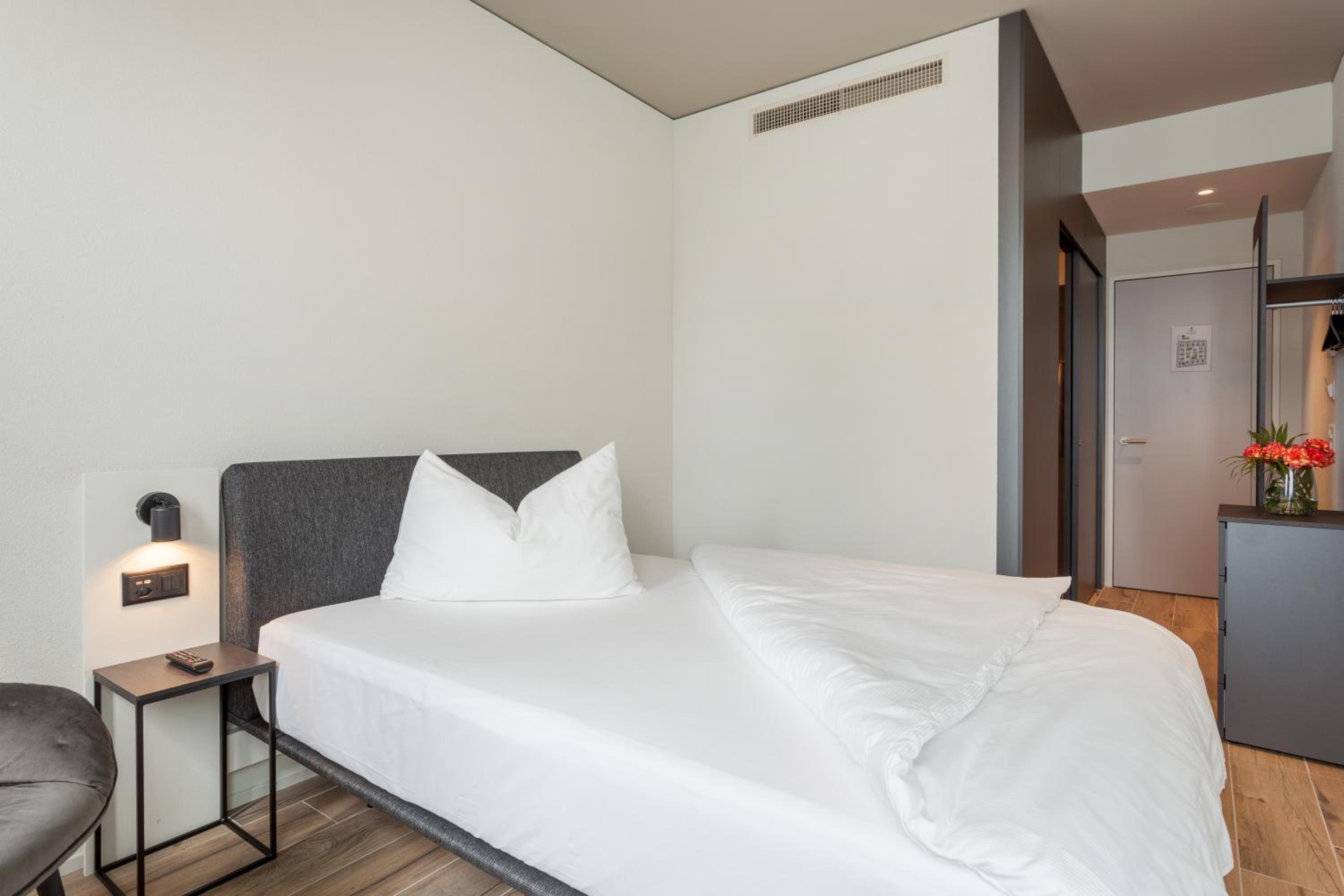 Comfort Single Room with Air Conditioning photo 3