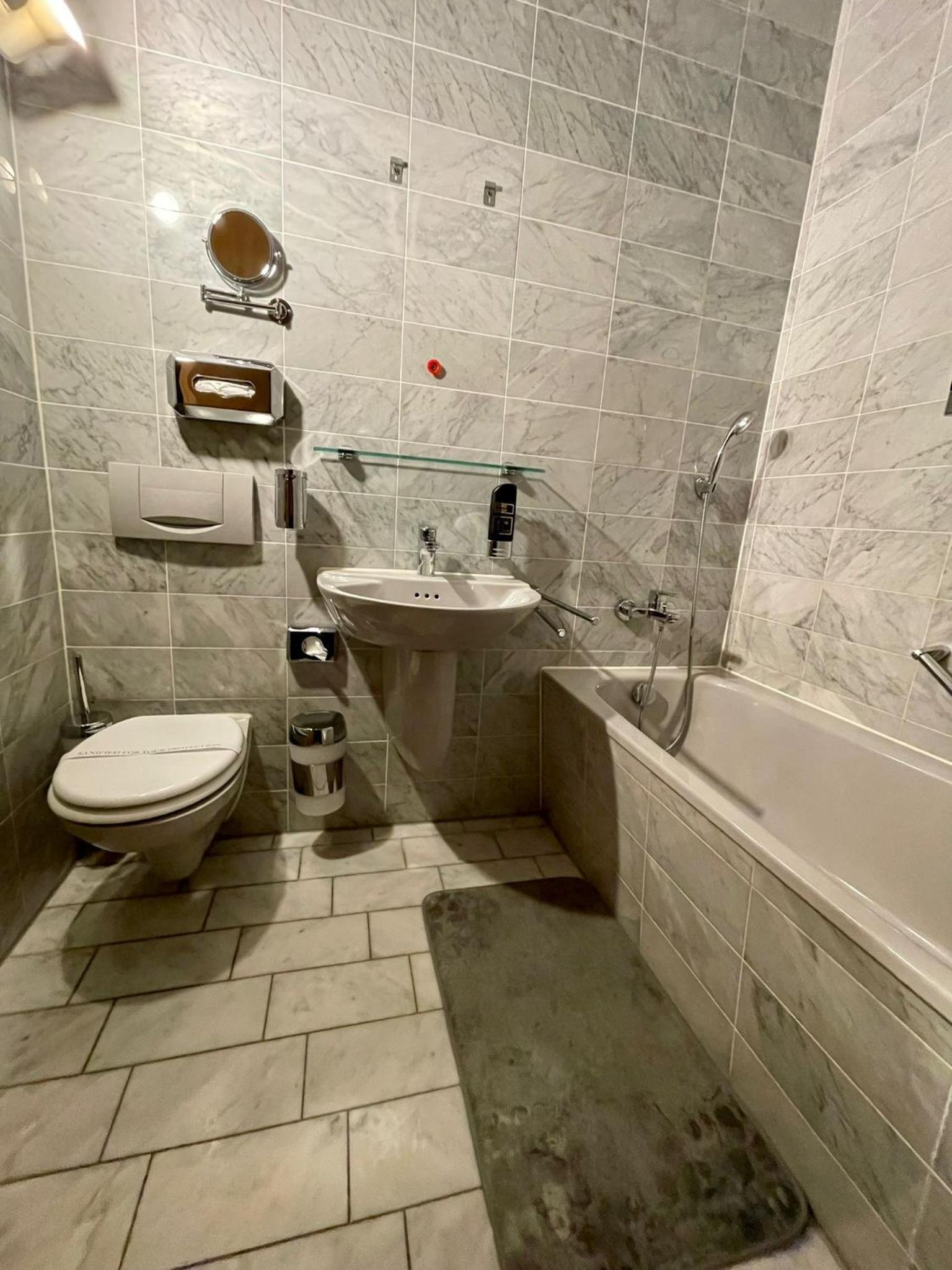 Double Room - Photo 8