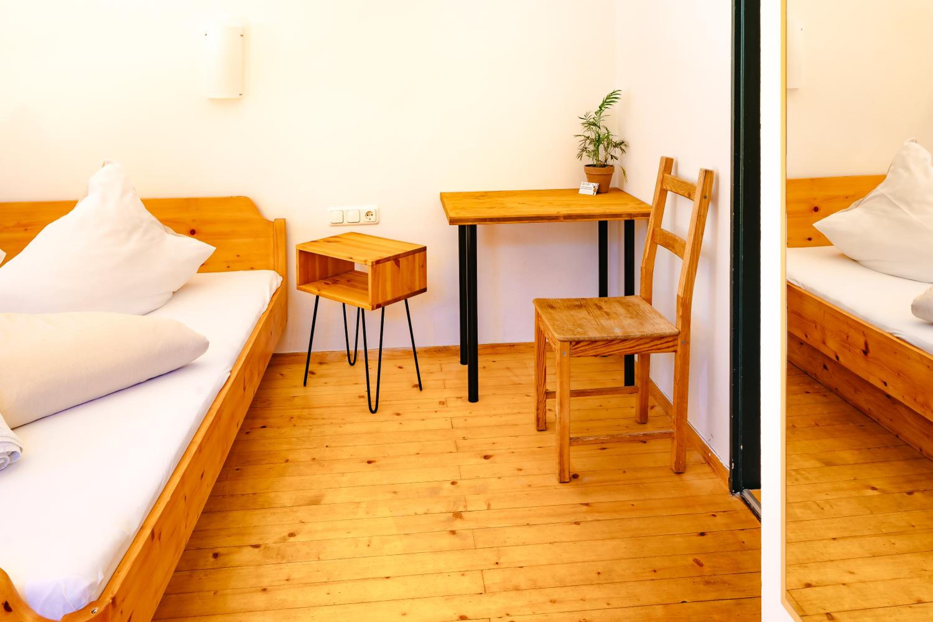 Triple Room with Balcony - Photo 14