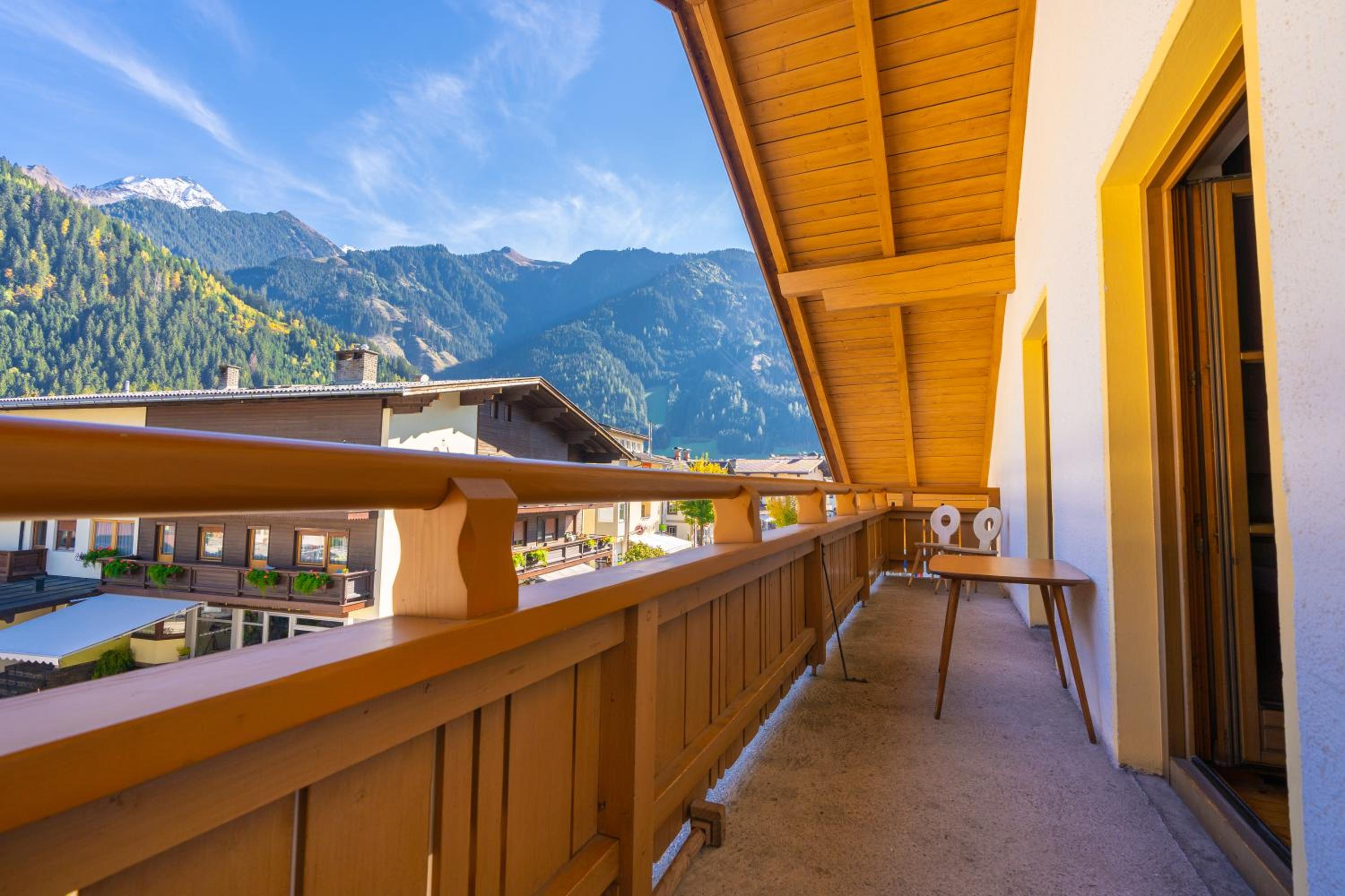 Triple Room with Balcony - Photo 19