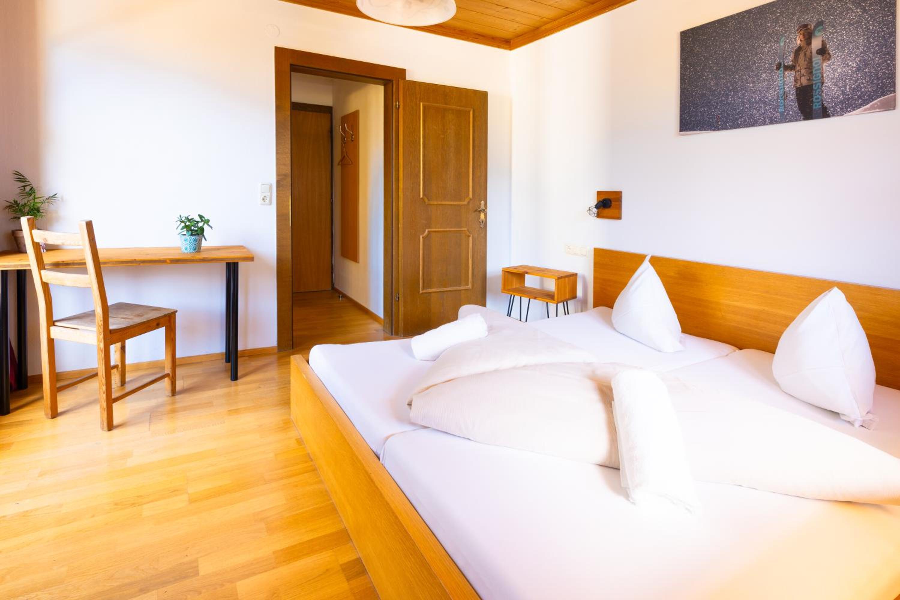 Double Room with Balcony - Photo 11