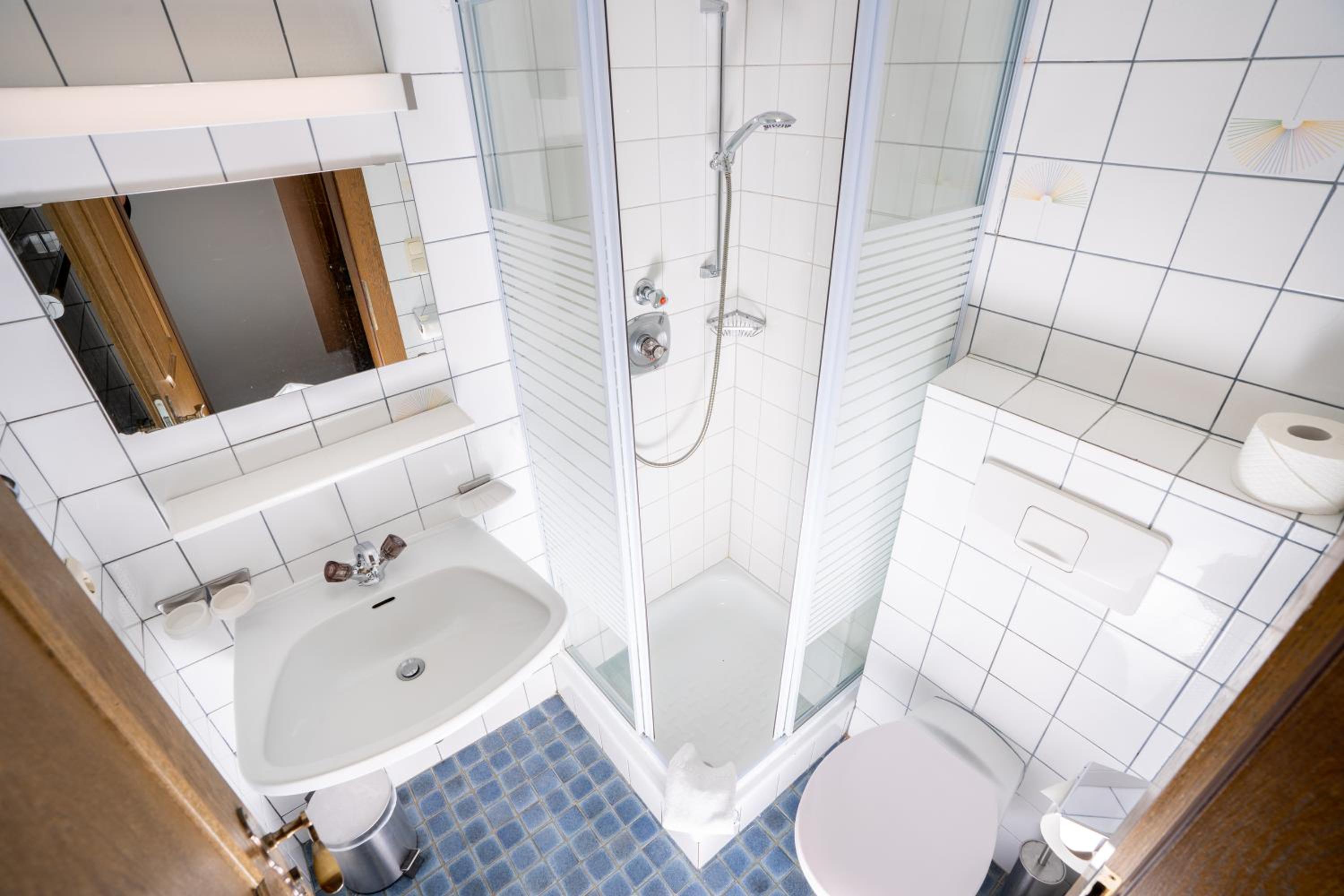 Double Room with Balcony - Photo 5