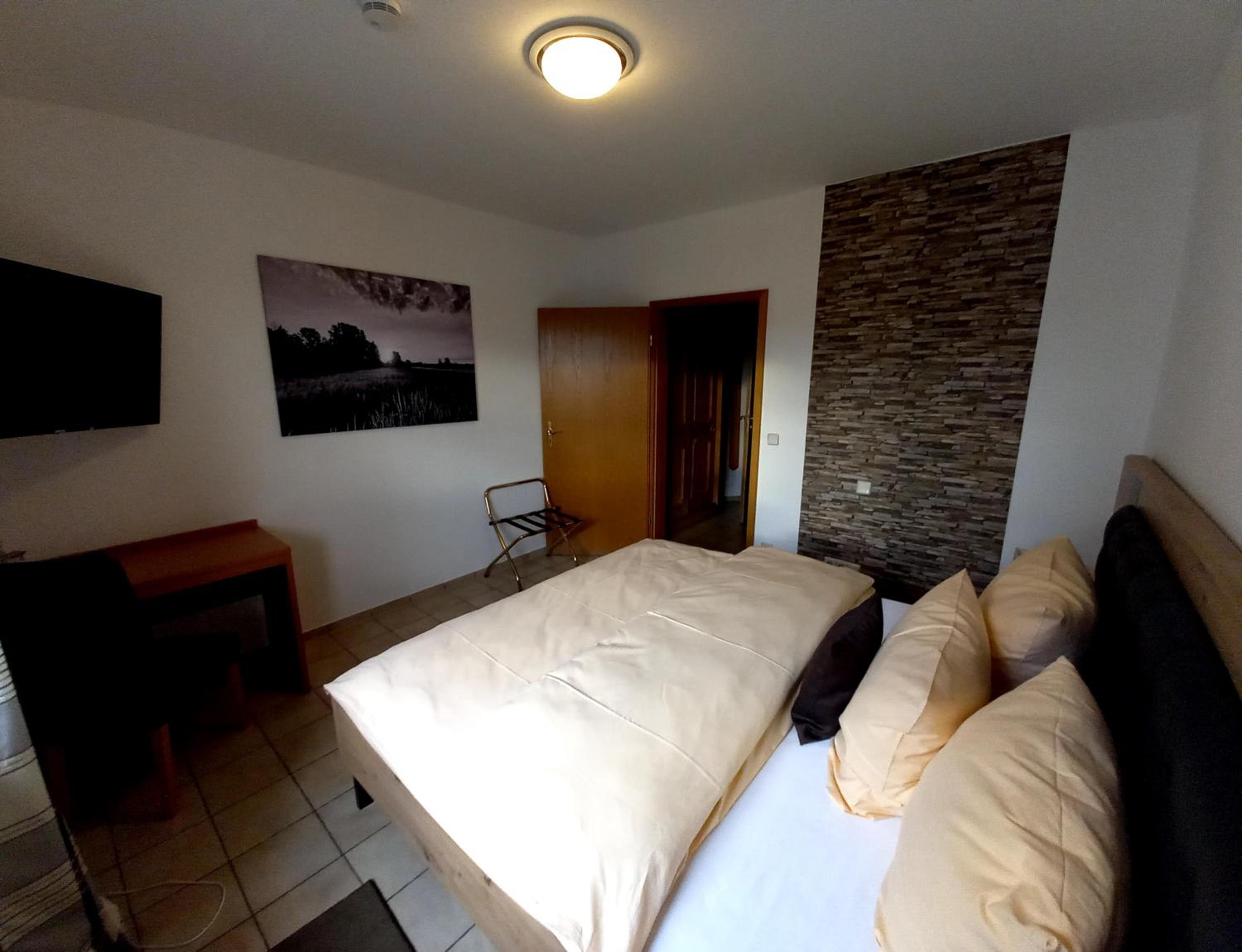 Double Room - Photo 9