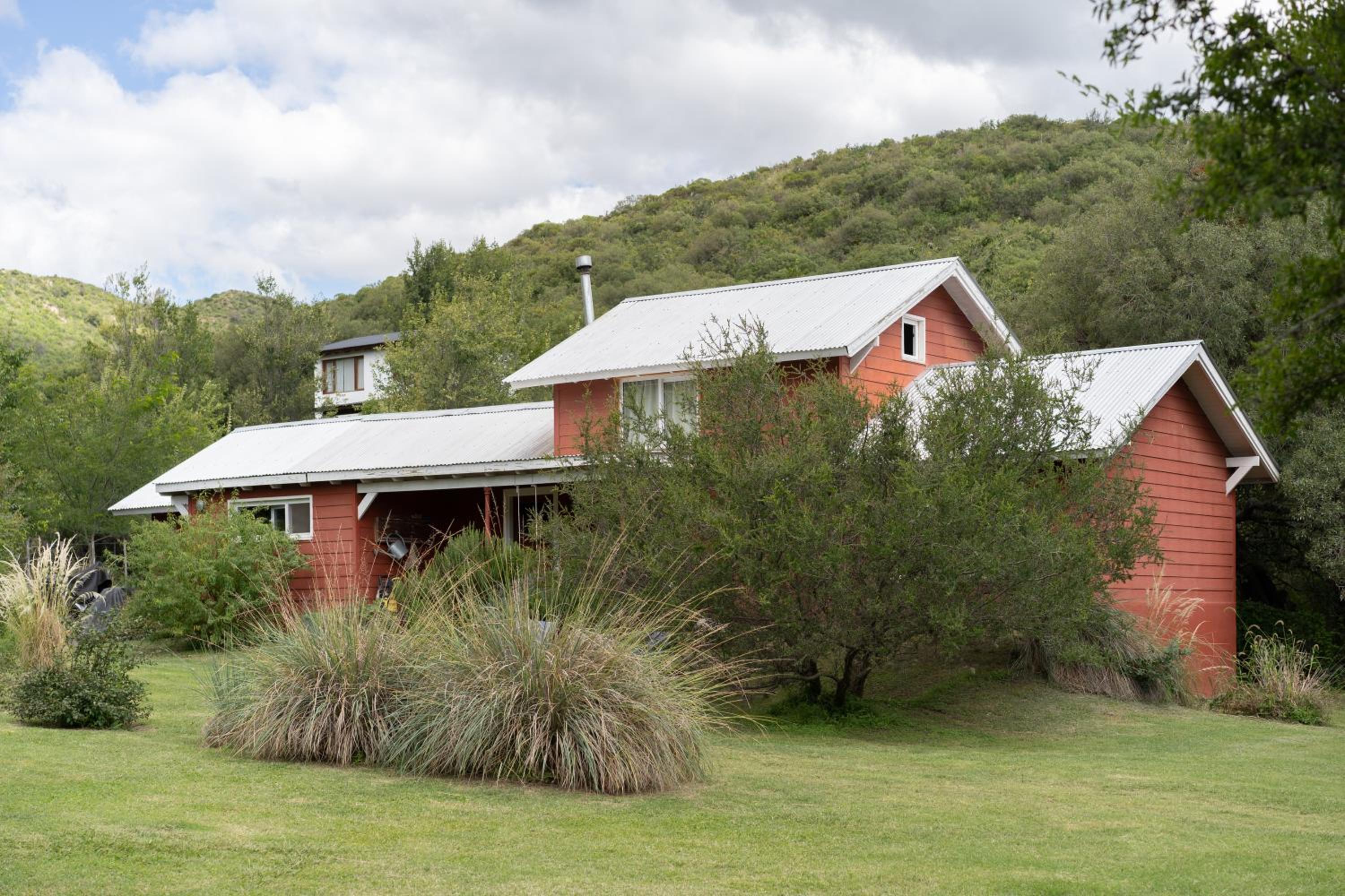 Three-Bedroom House photo 2