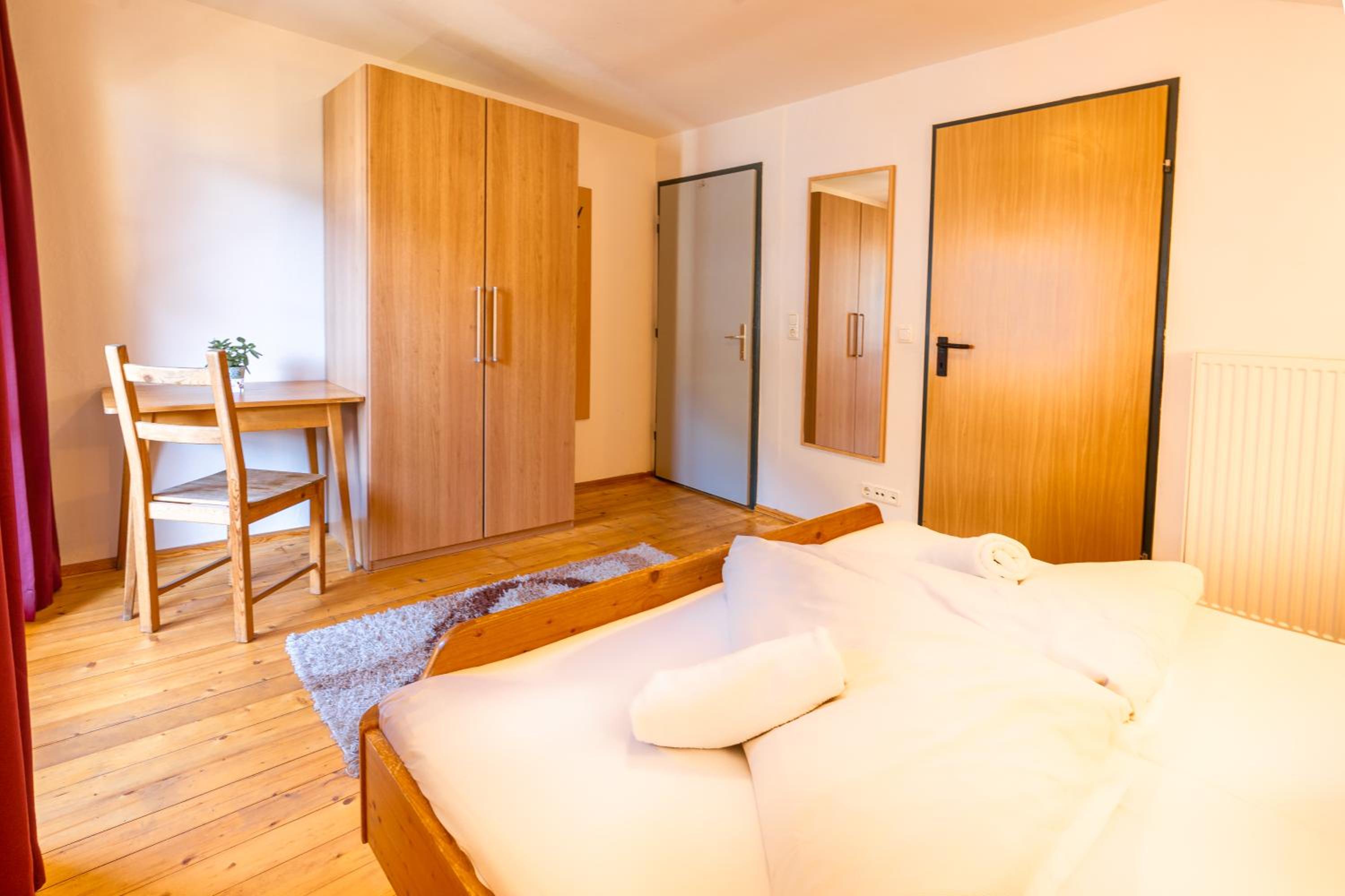 Double Room with Balcony - Photo 17