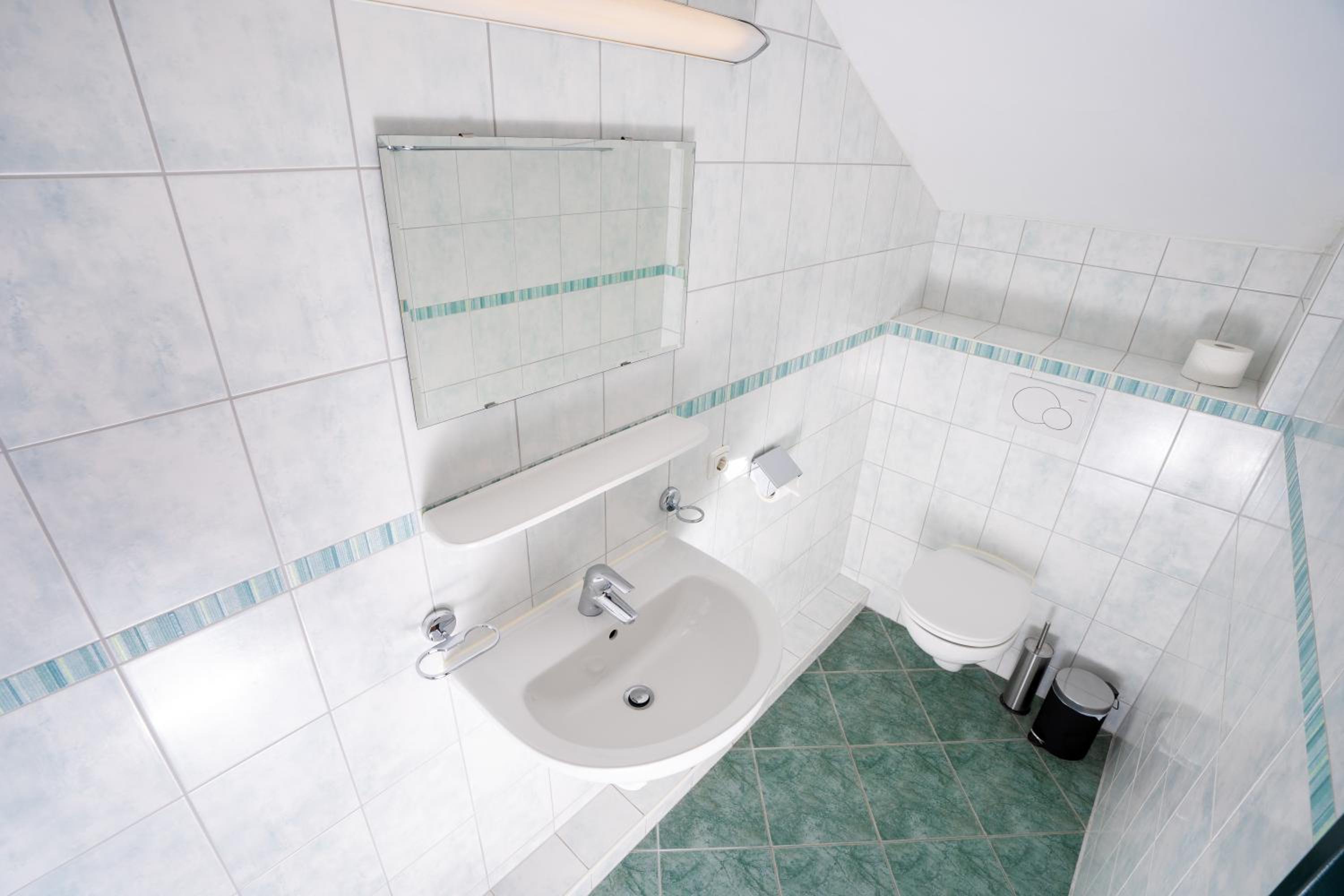 Double Room with Balcony - Photo 18