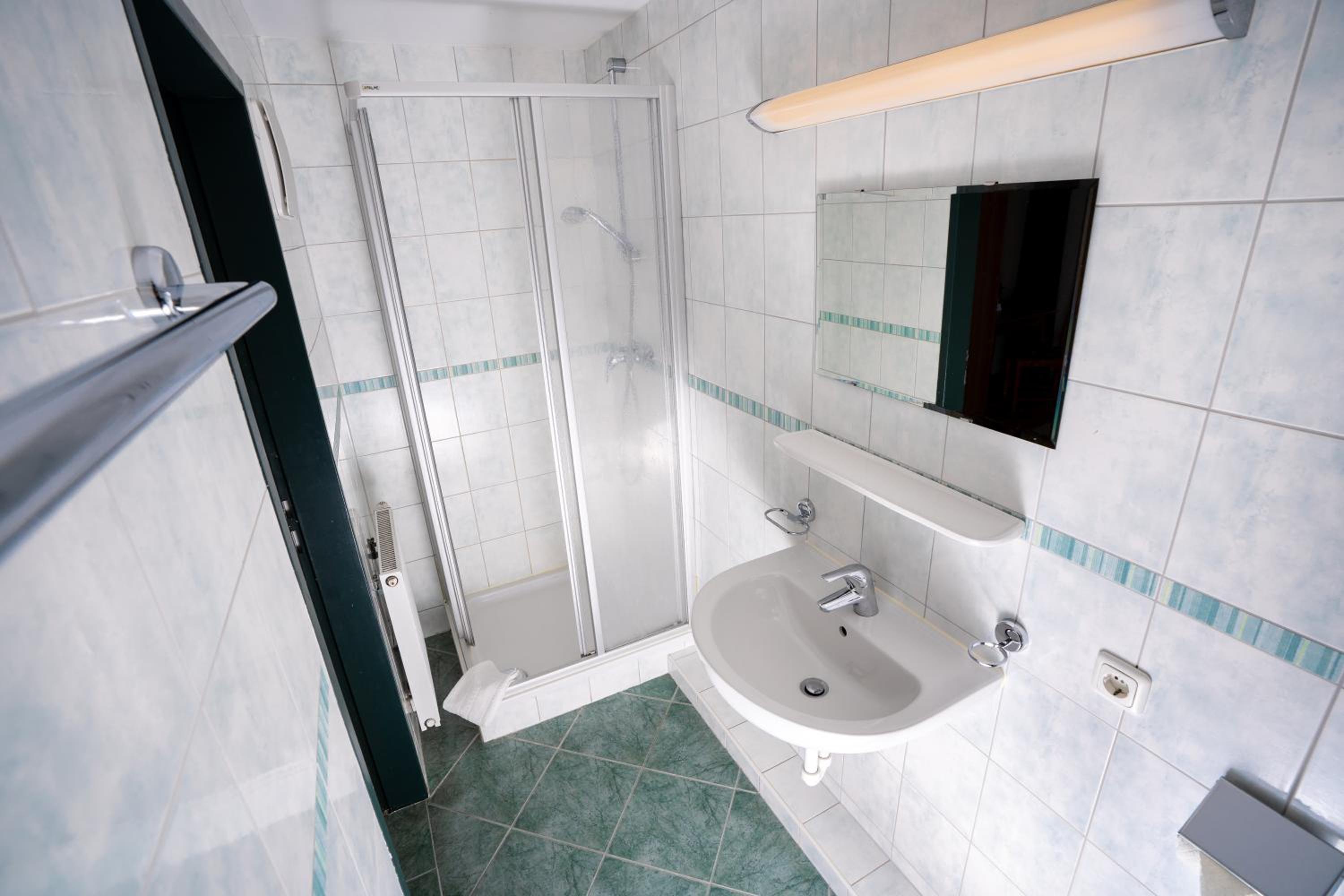 Double Room with Balcony - Photo 13