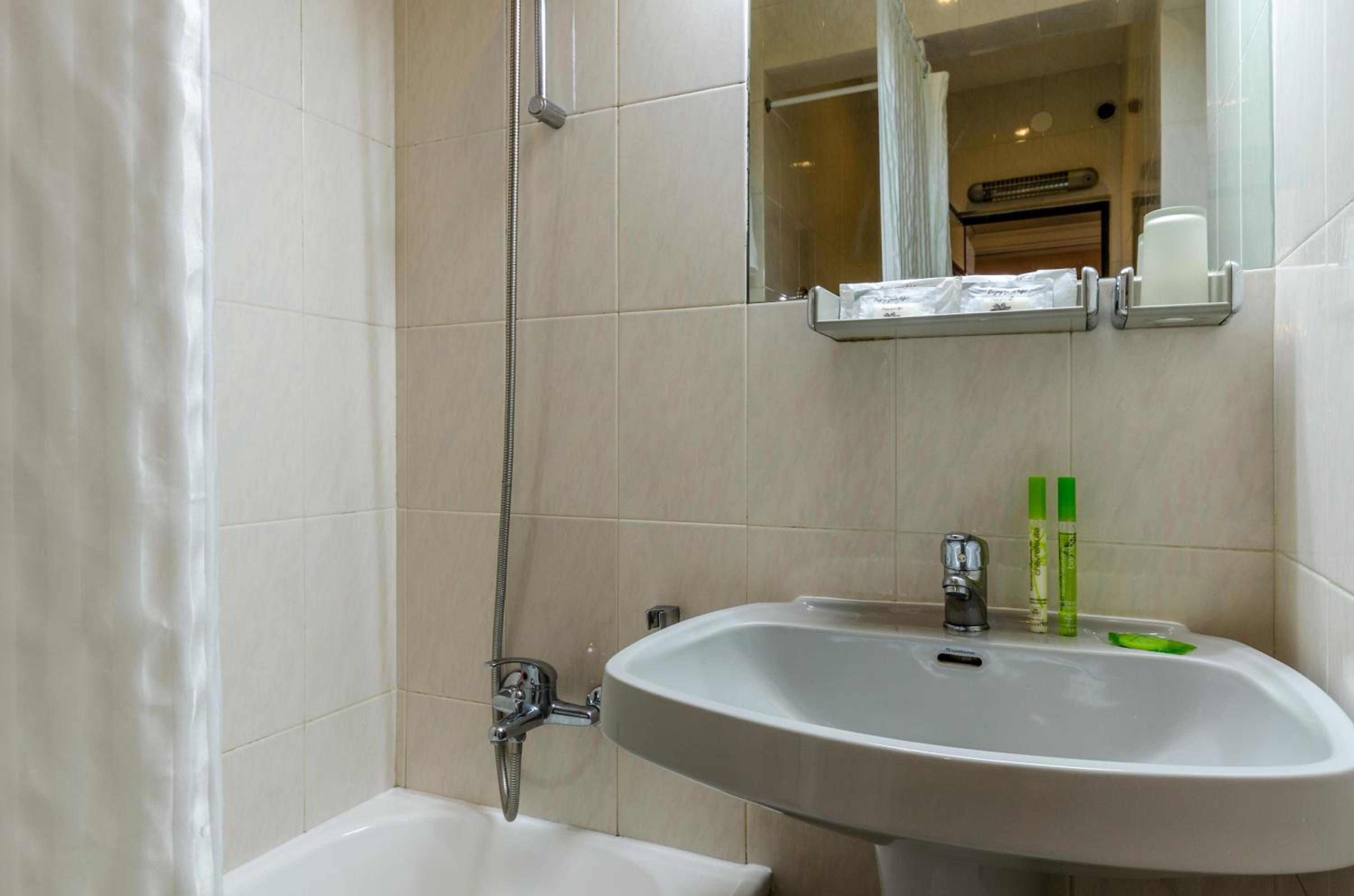 Double Room - Photo 5