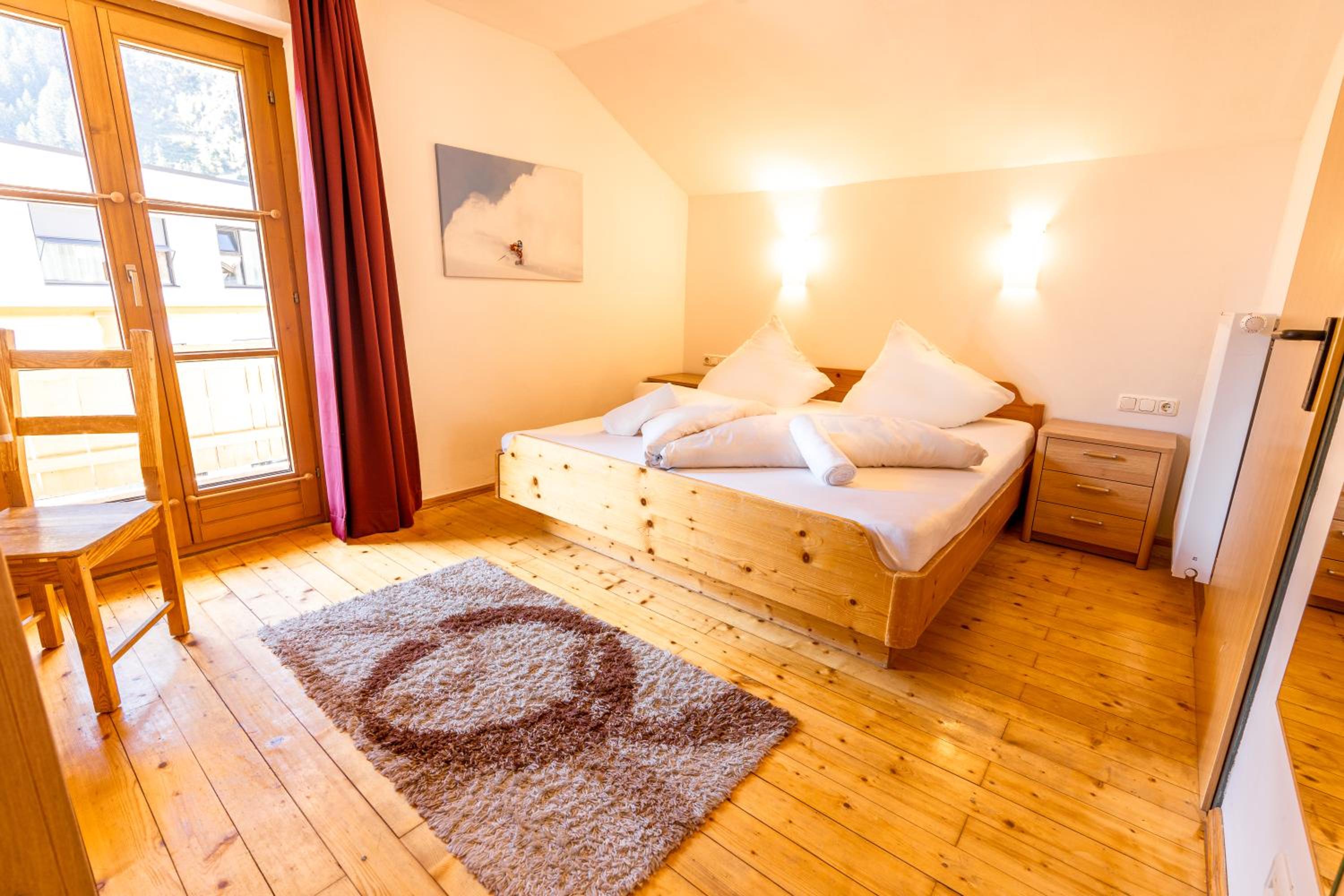 Double Room with Balcony - Photo 16