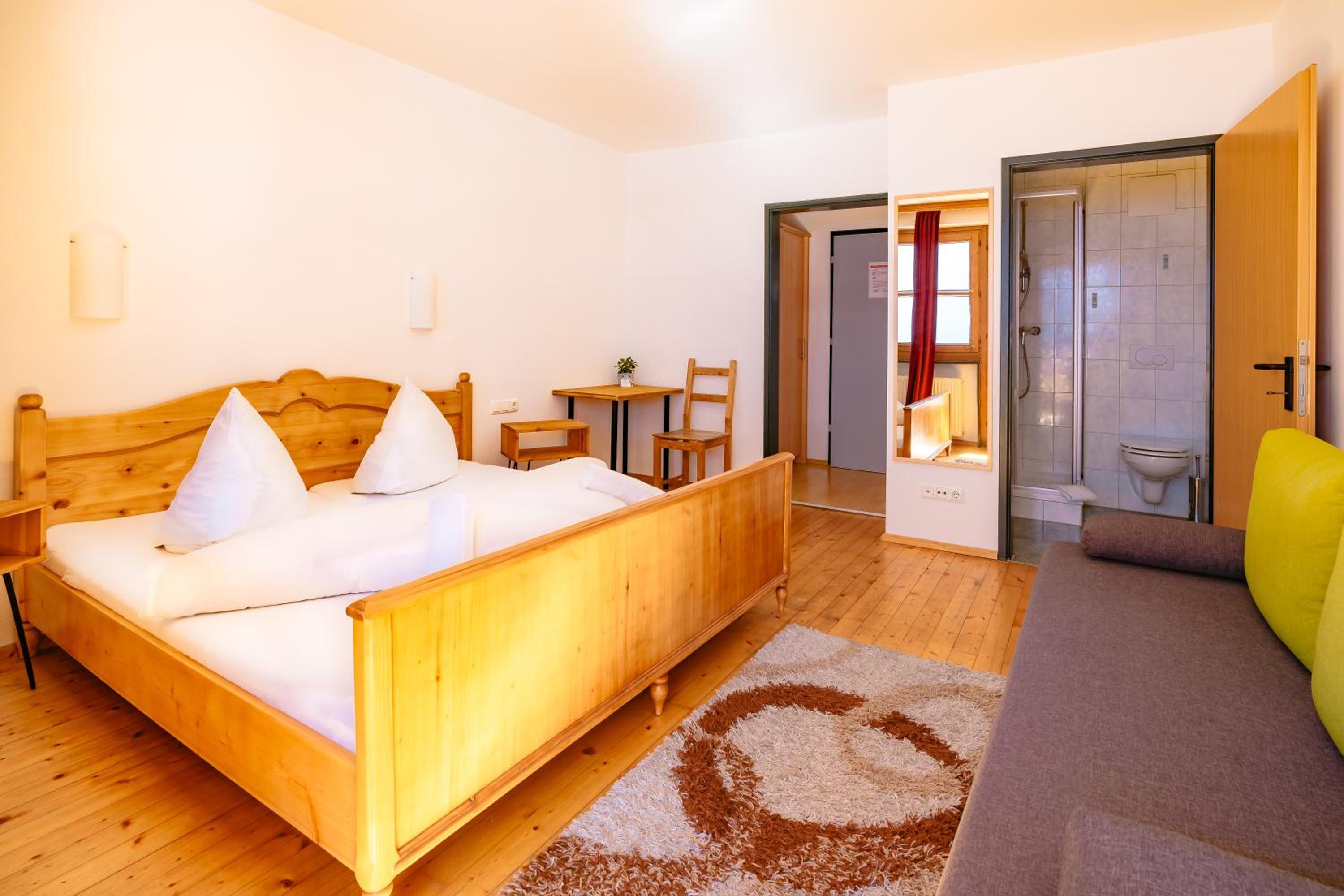 Triple Room with Balcony - Photo 13