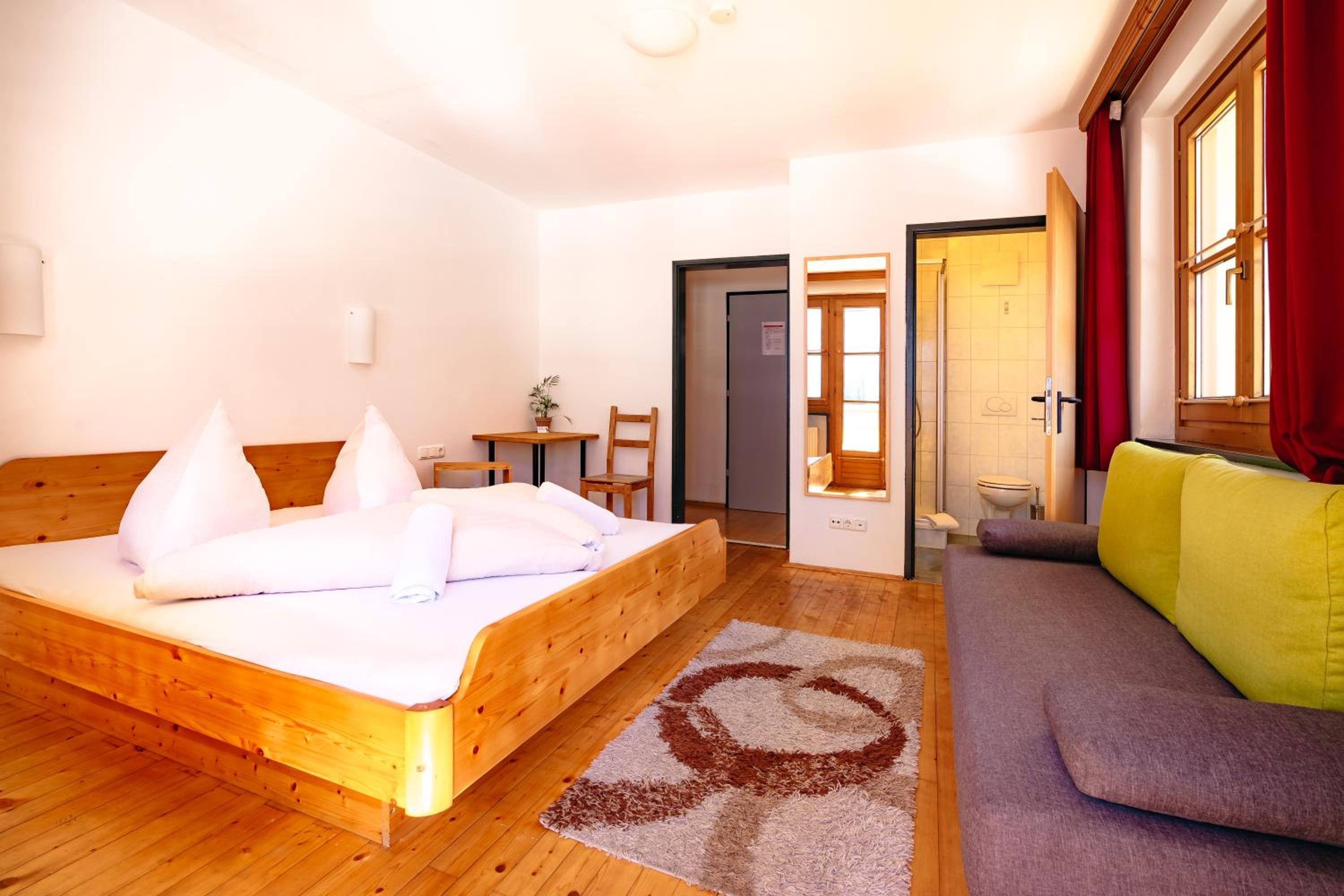 Triple Room with Balcony - Photo 10