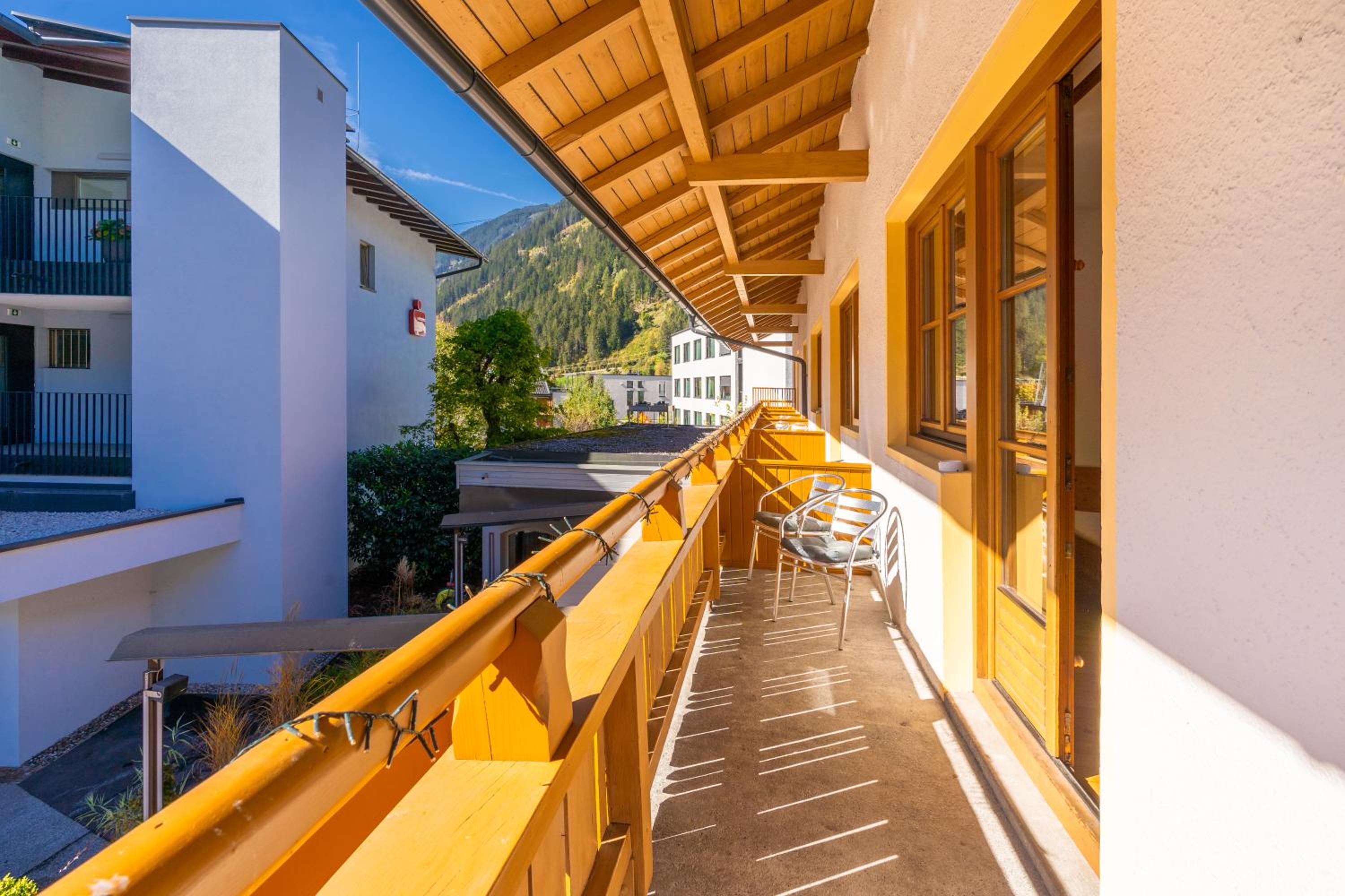 Triple Room with Balcony - Photo 9