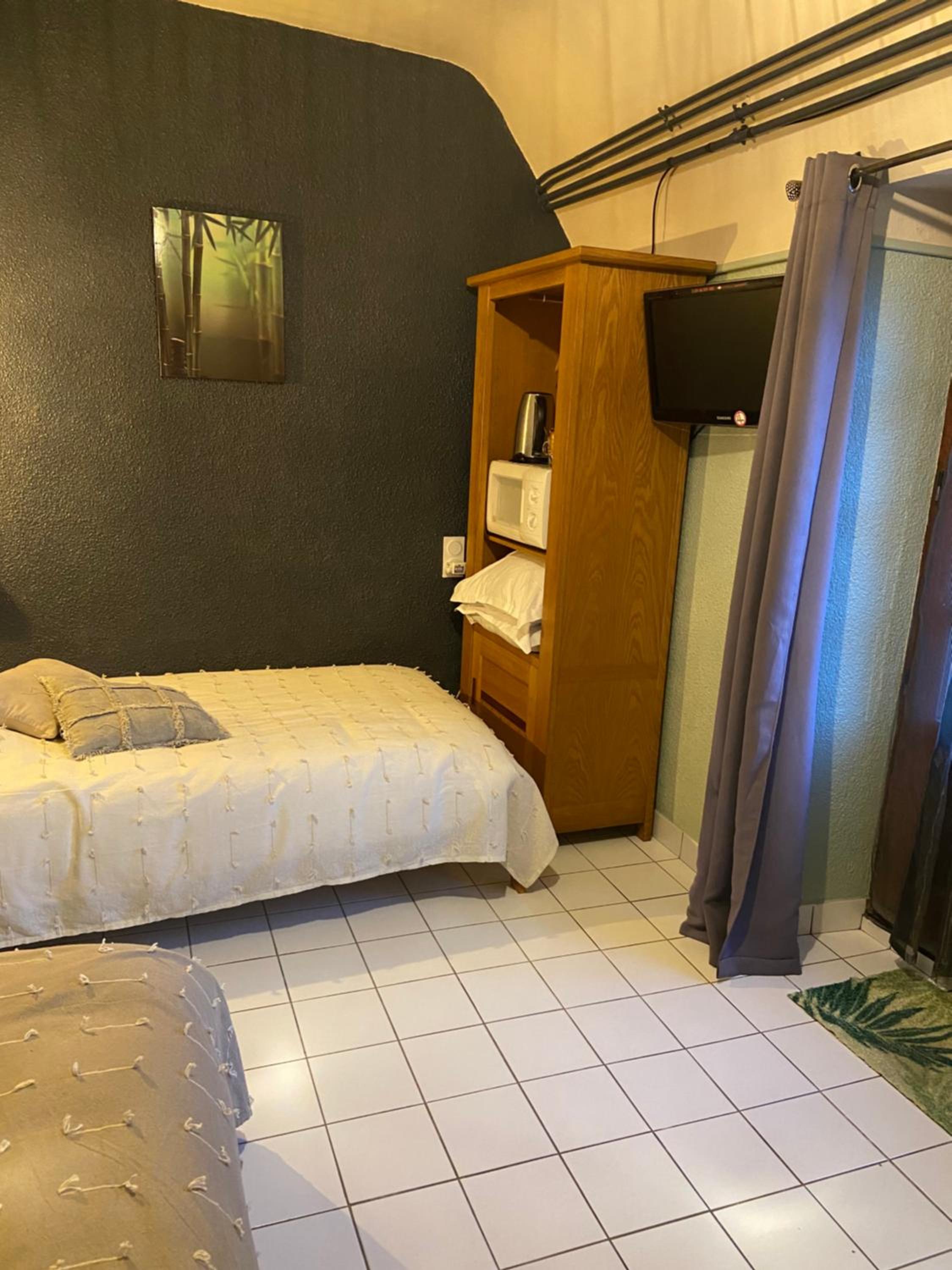 Double or Twin Room with Private Bathroom photo 3