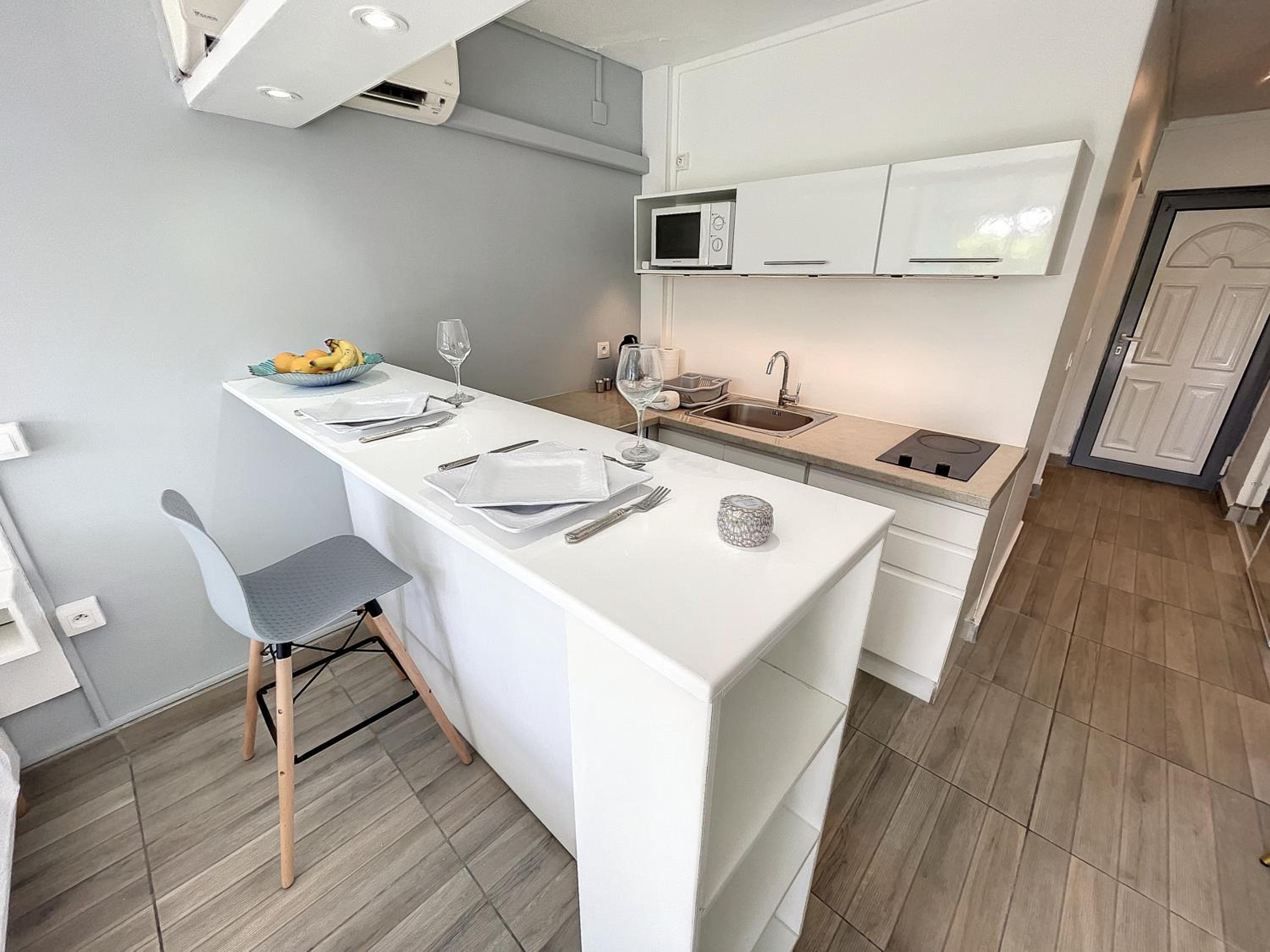 One-Bedroom Apartment - Photo 3