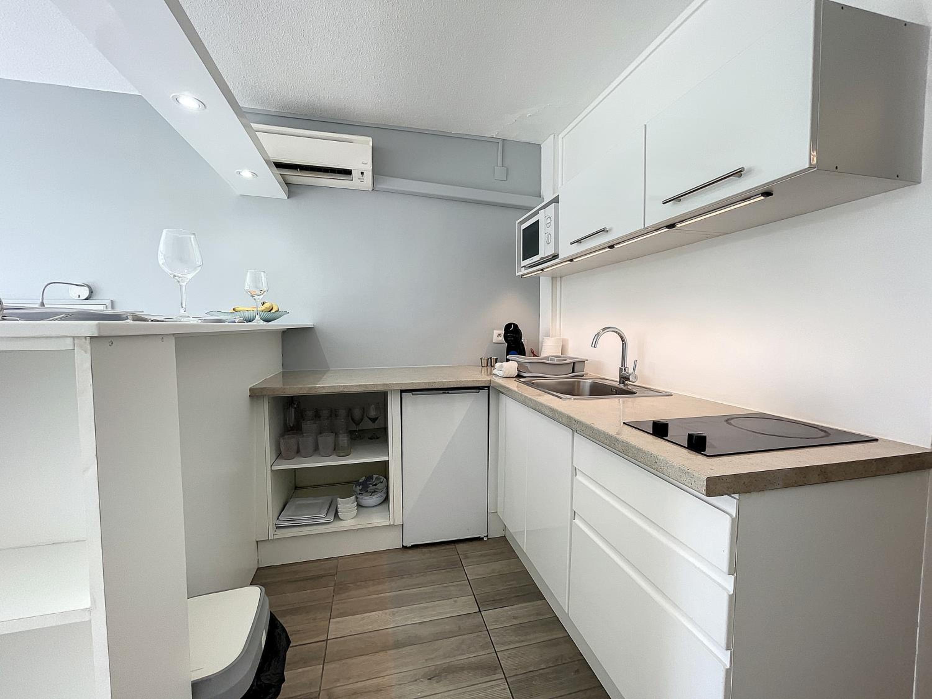 One-Bedroom Apartment - Photo 4