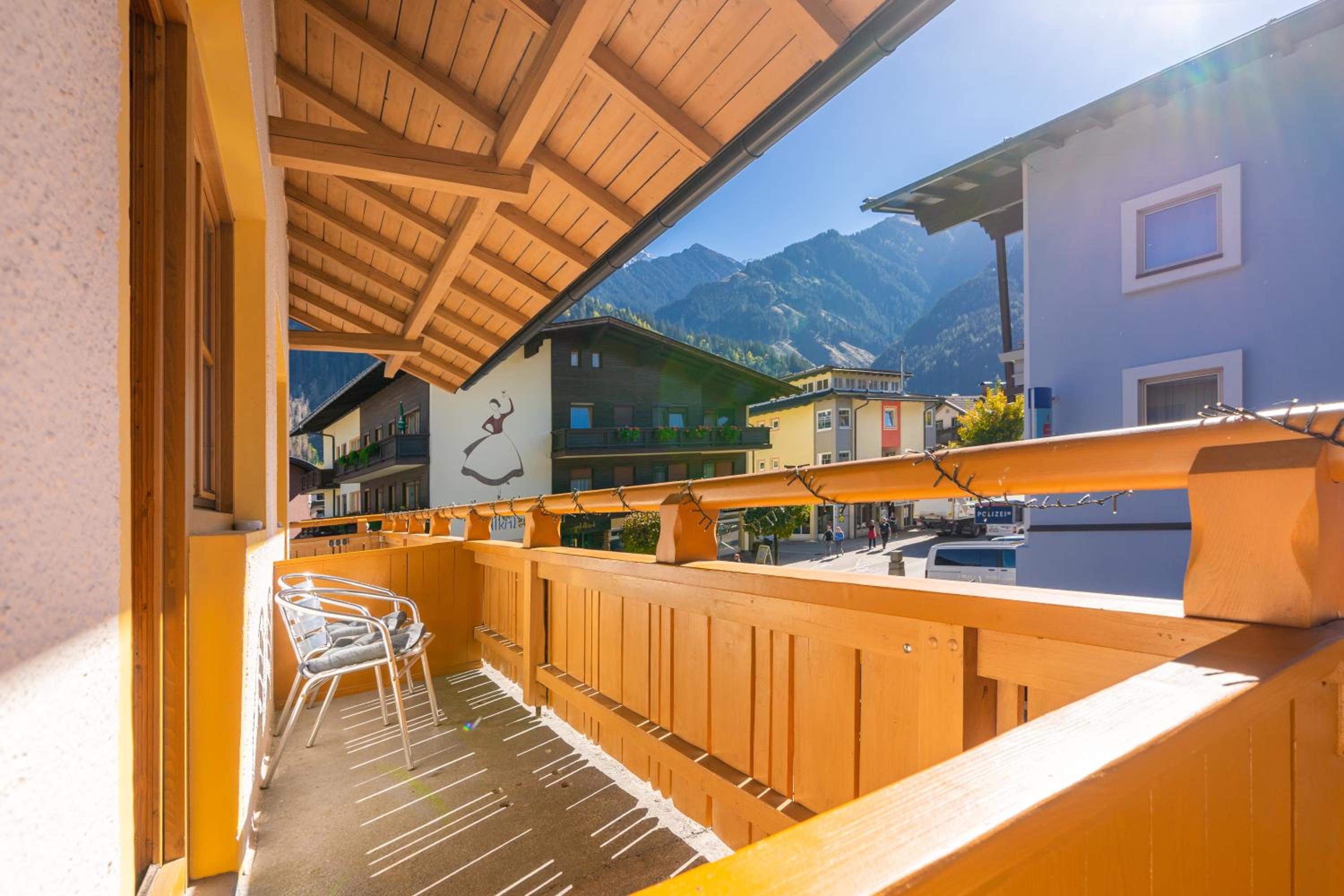 Triple Room with Balcony - Photo 15