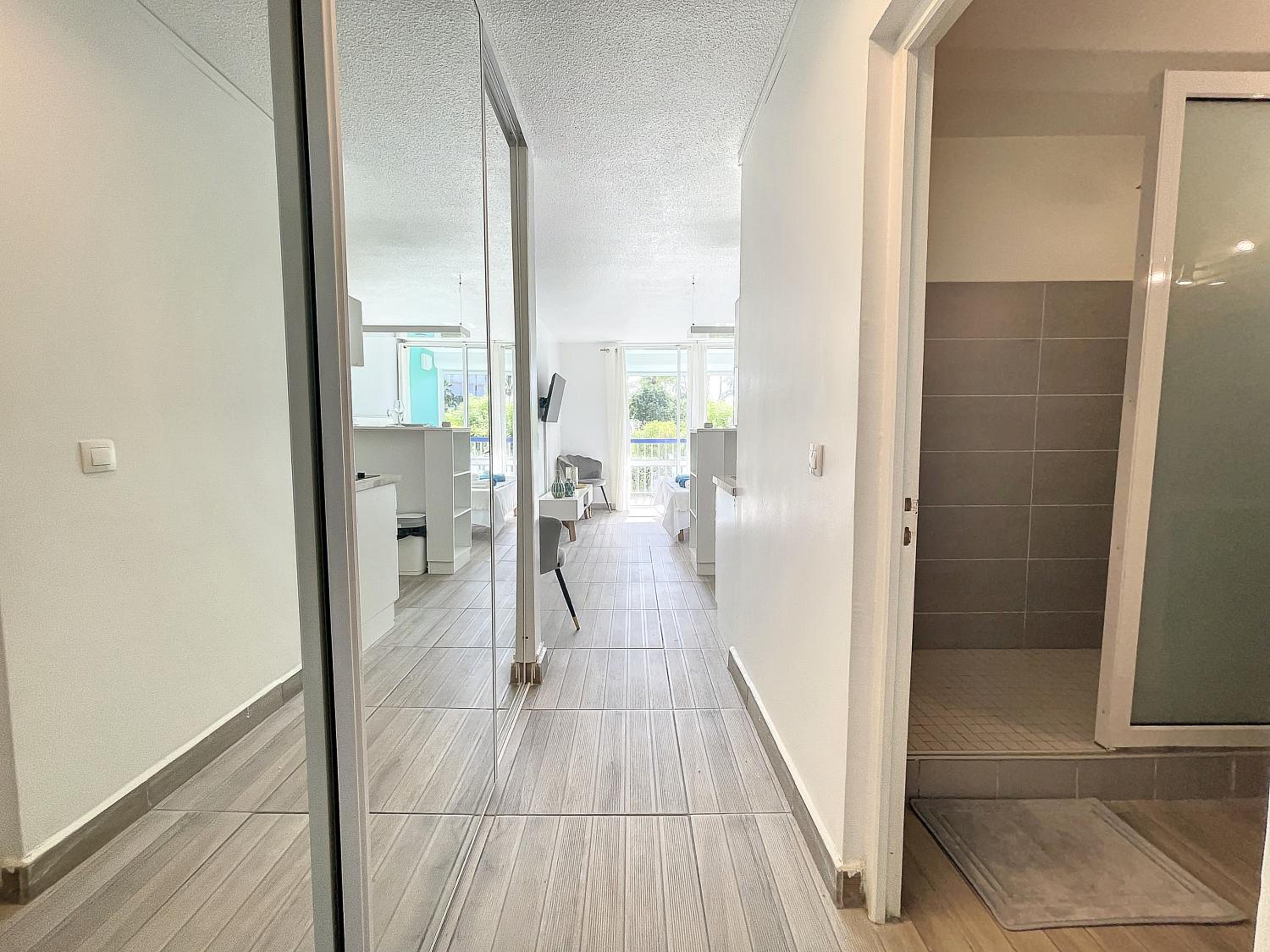 One-Bedroom Apartment - Photo 12