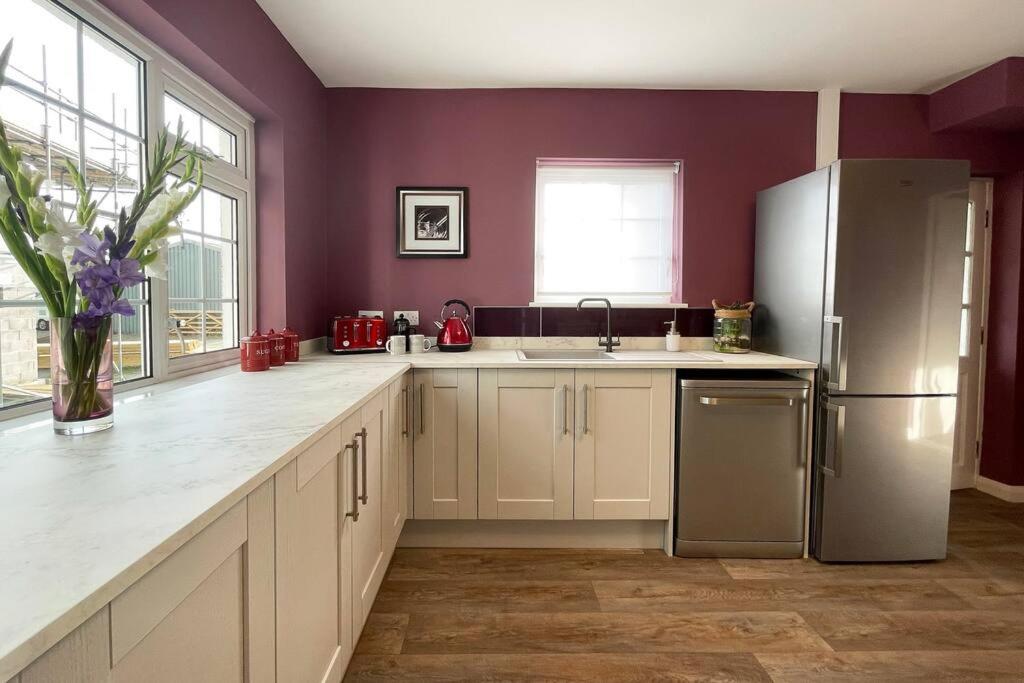 Three-Bedroom House photo 3