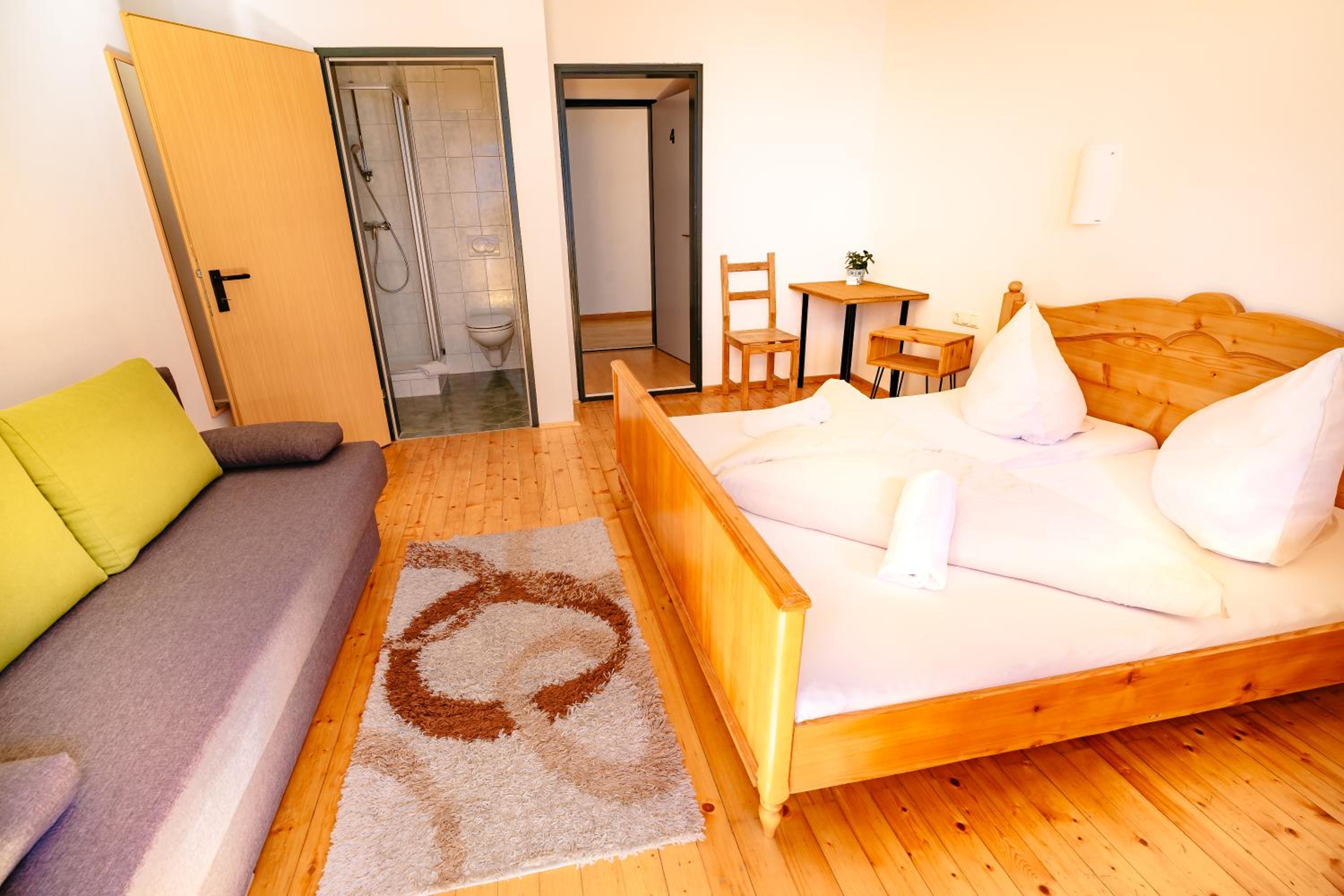 Triple Room with Balcony - Photo 5
