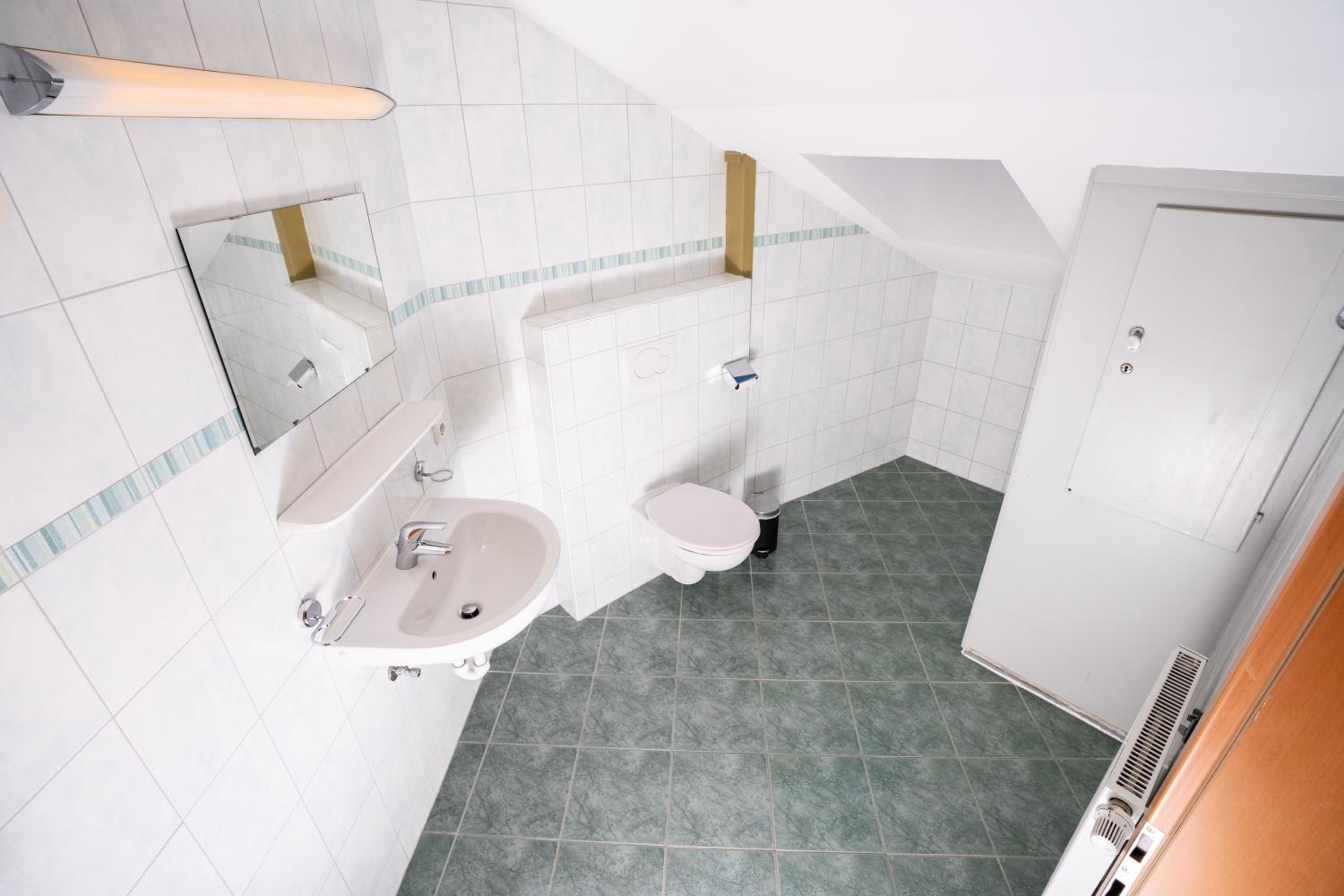 Triple Room with Balcony - Photo 17