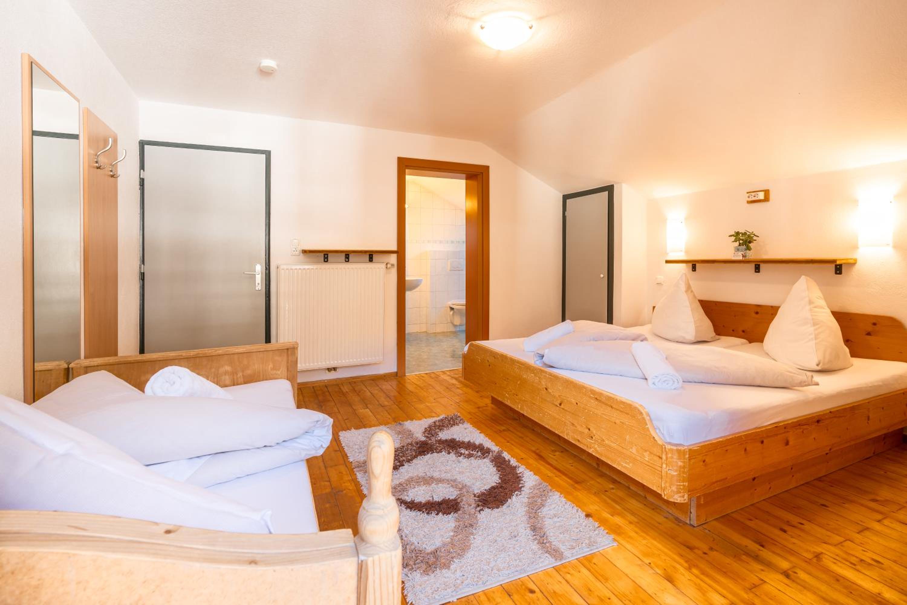 Triple Room with Balcony - Photo 21