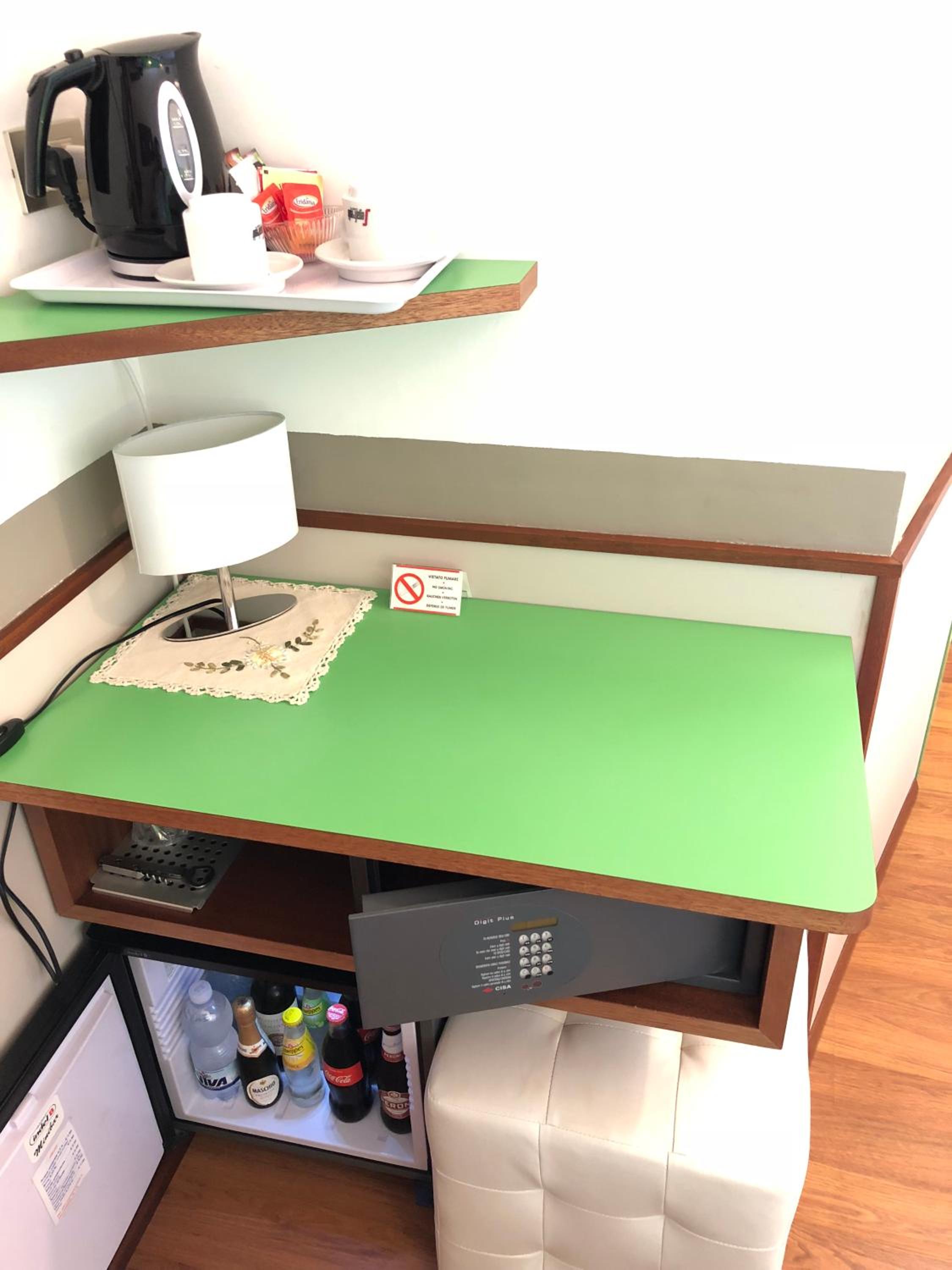 Double or Twin Room with Terrace - Photo 8