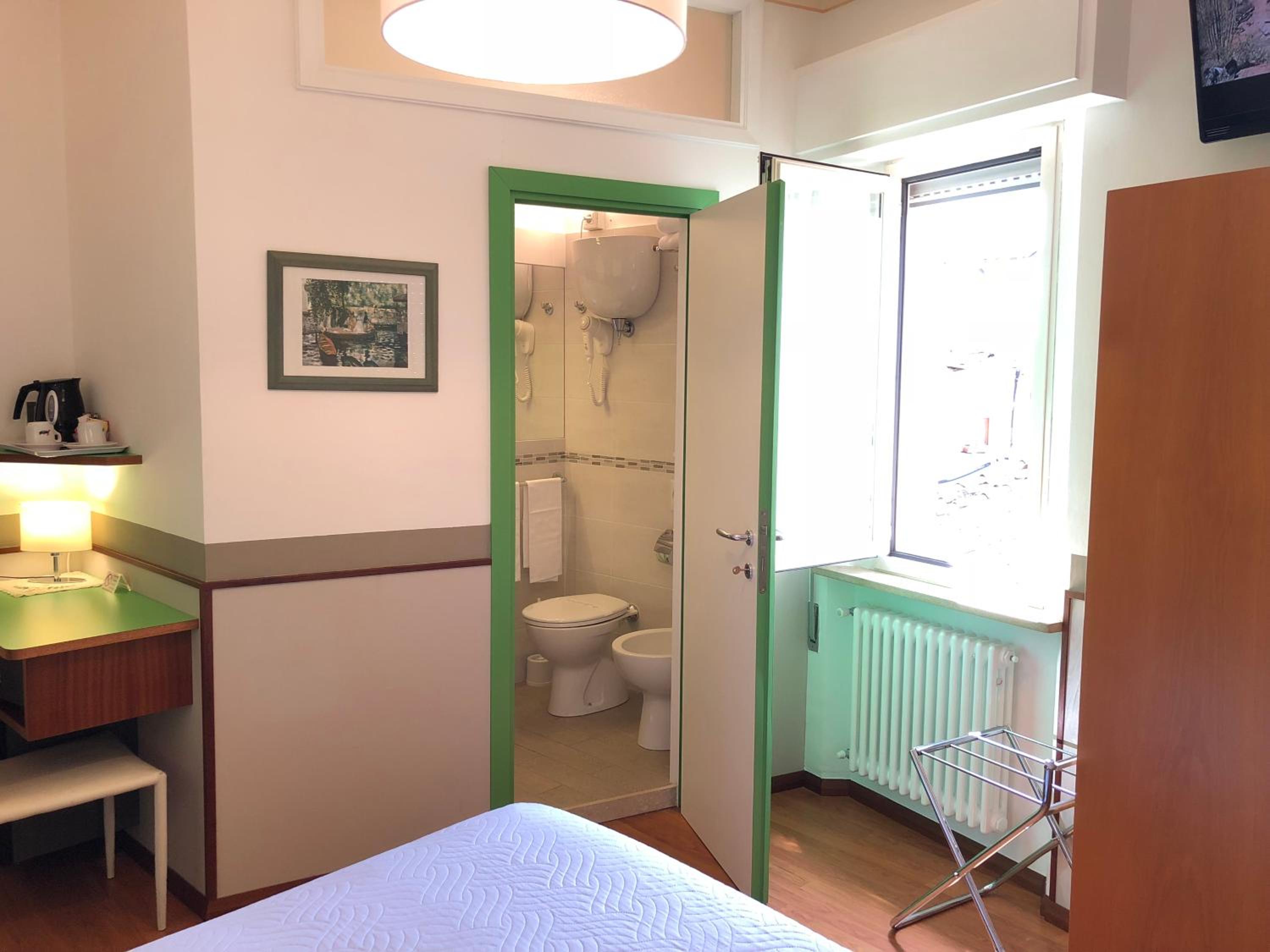 Double or Twin Room with Terrace - Photo 2