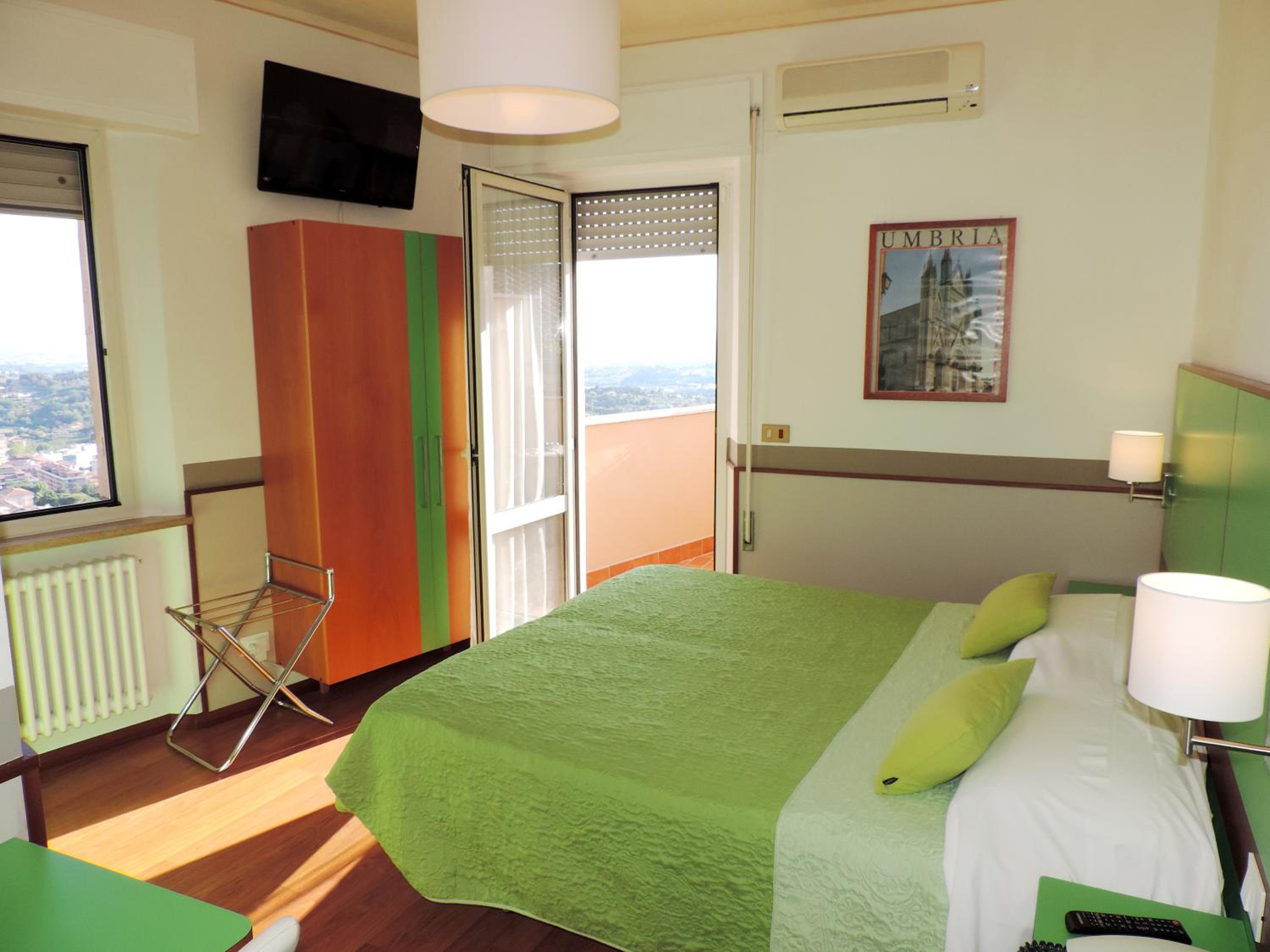 Double or Twin Room with Terrace - Photo 7