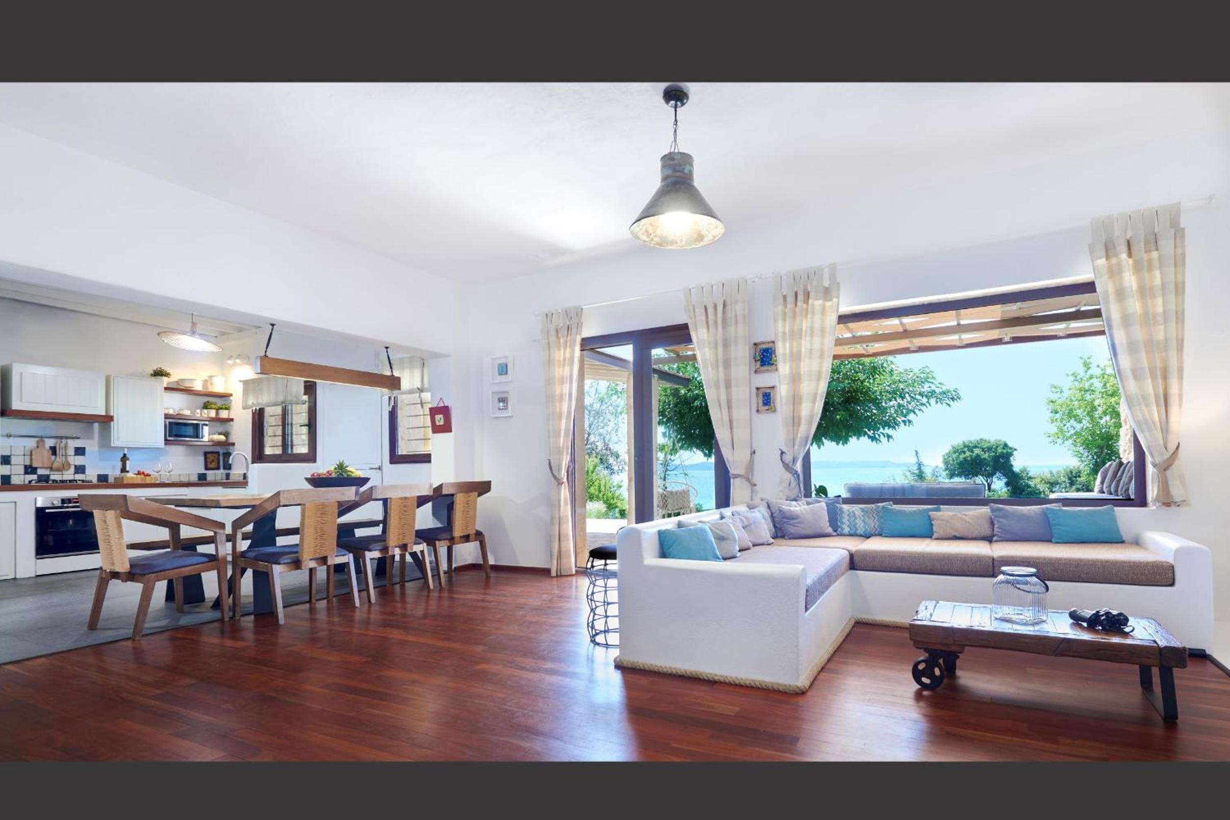 Villa - Beach Front photo 1