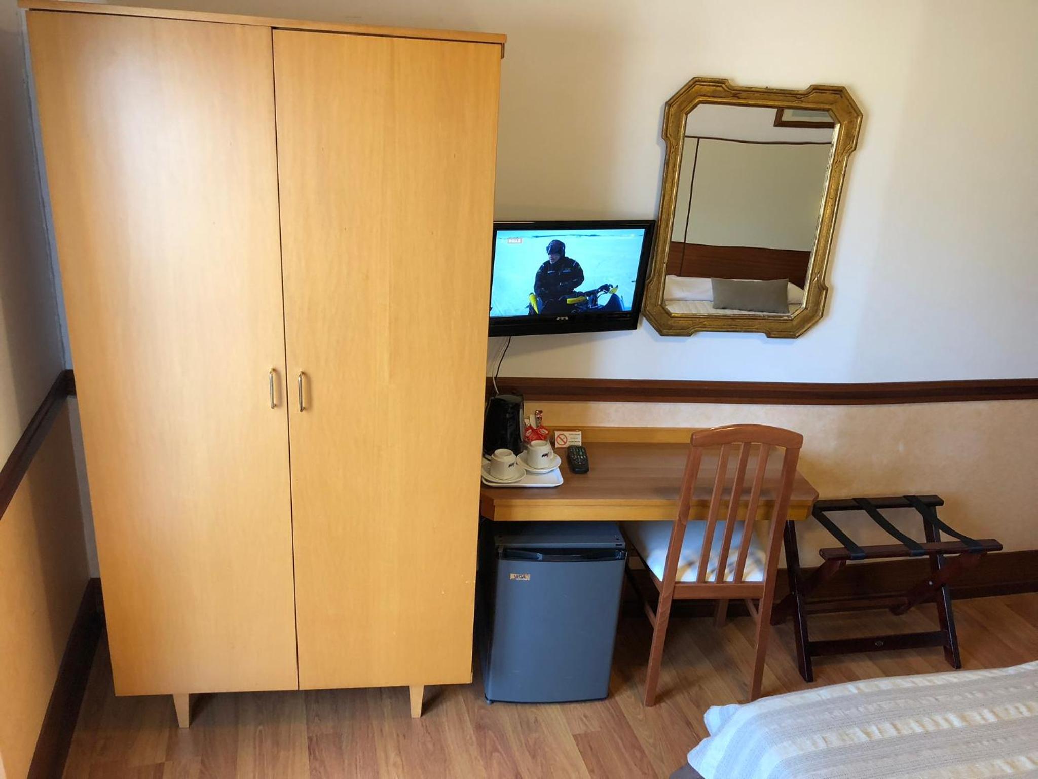 Double or Twin Room with Terrace - Photo 17
