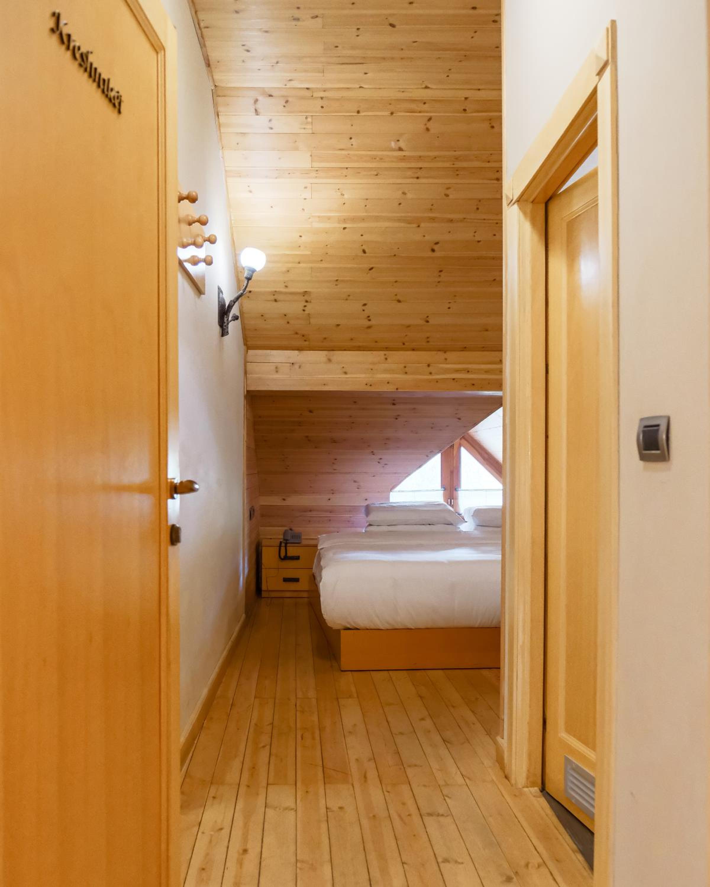 Twin Room with Bathroom photo 2