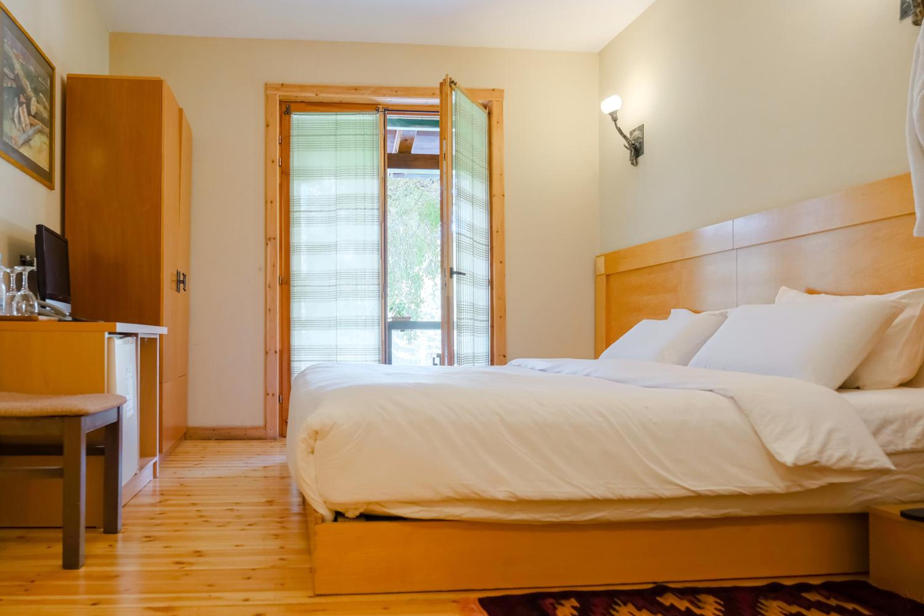 Deluxe Double Room with Balcony photo 1