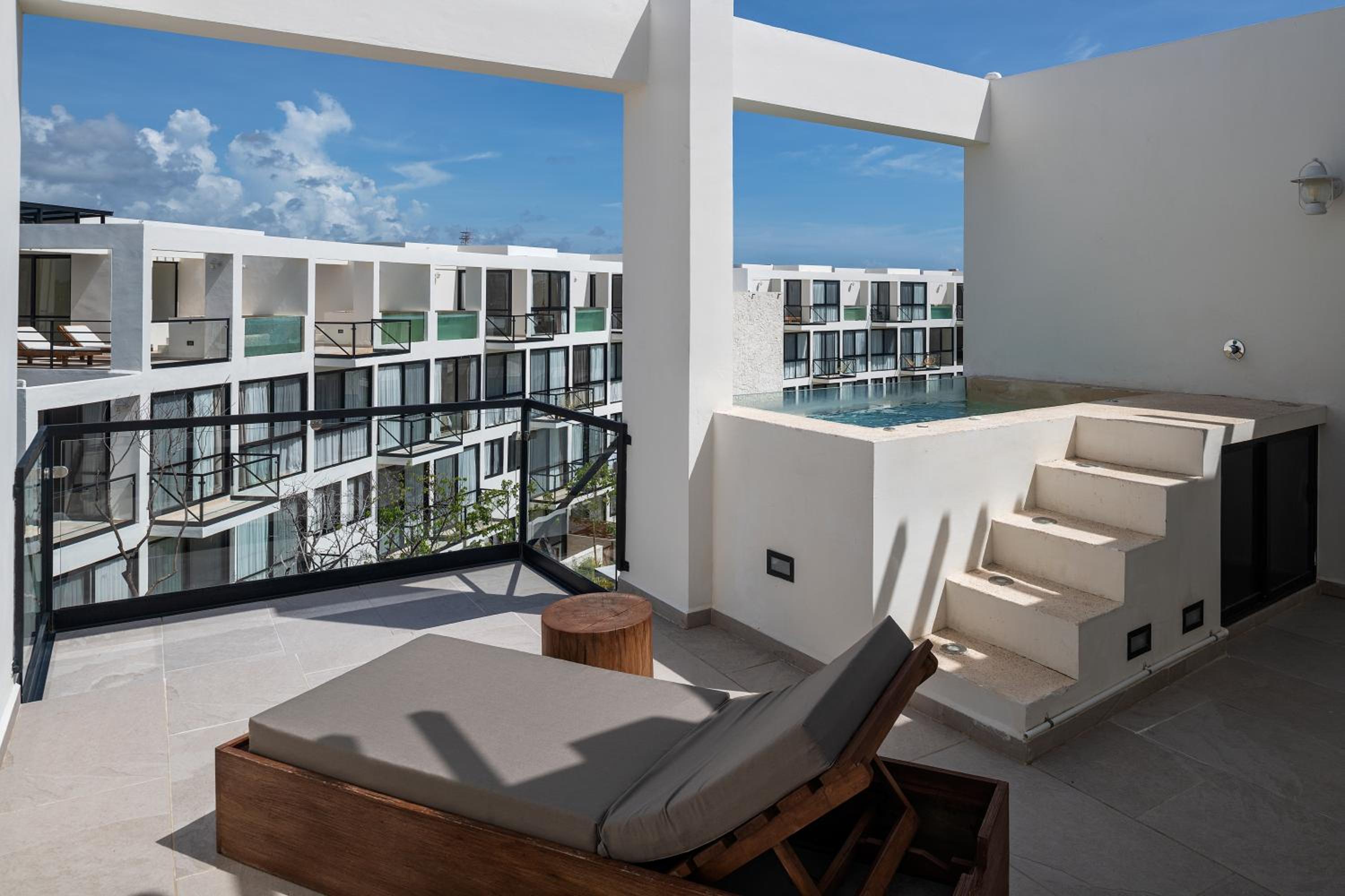 Deluxe King Suite