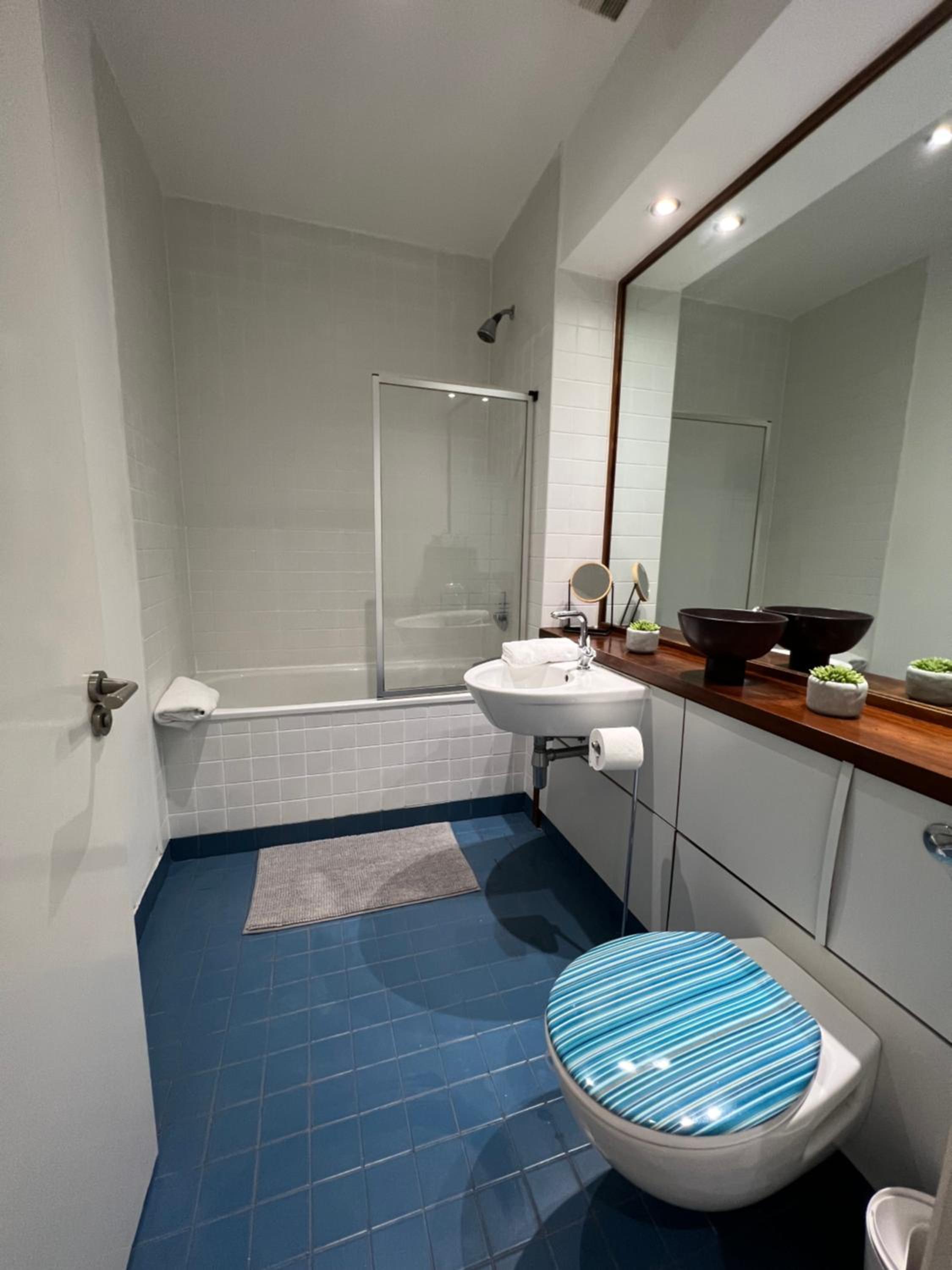 One-Bedroom Apartment - Photo 7