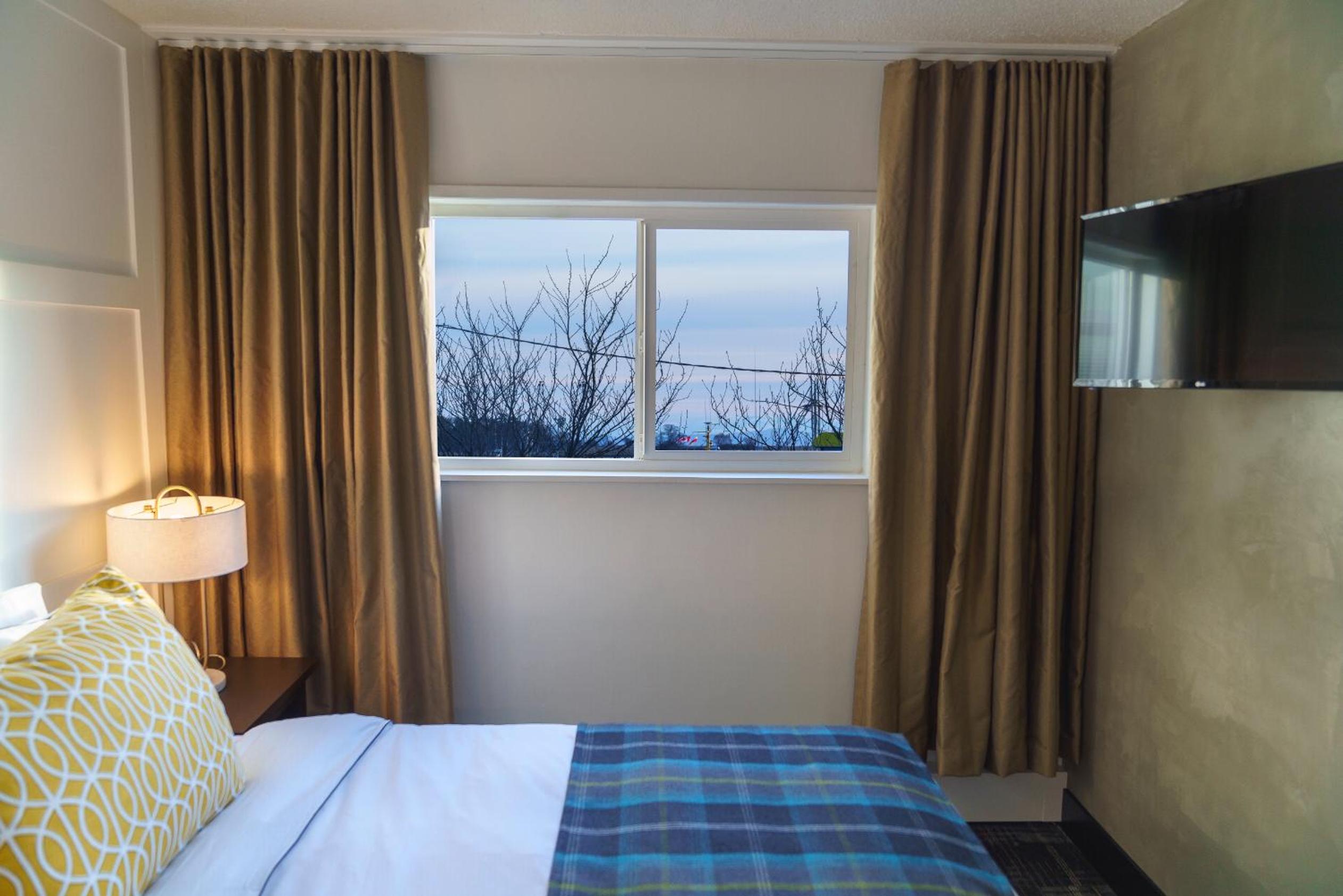 Superior Queen Room (Newly Renovated) photo 3