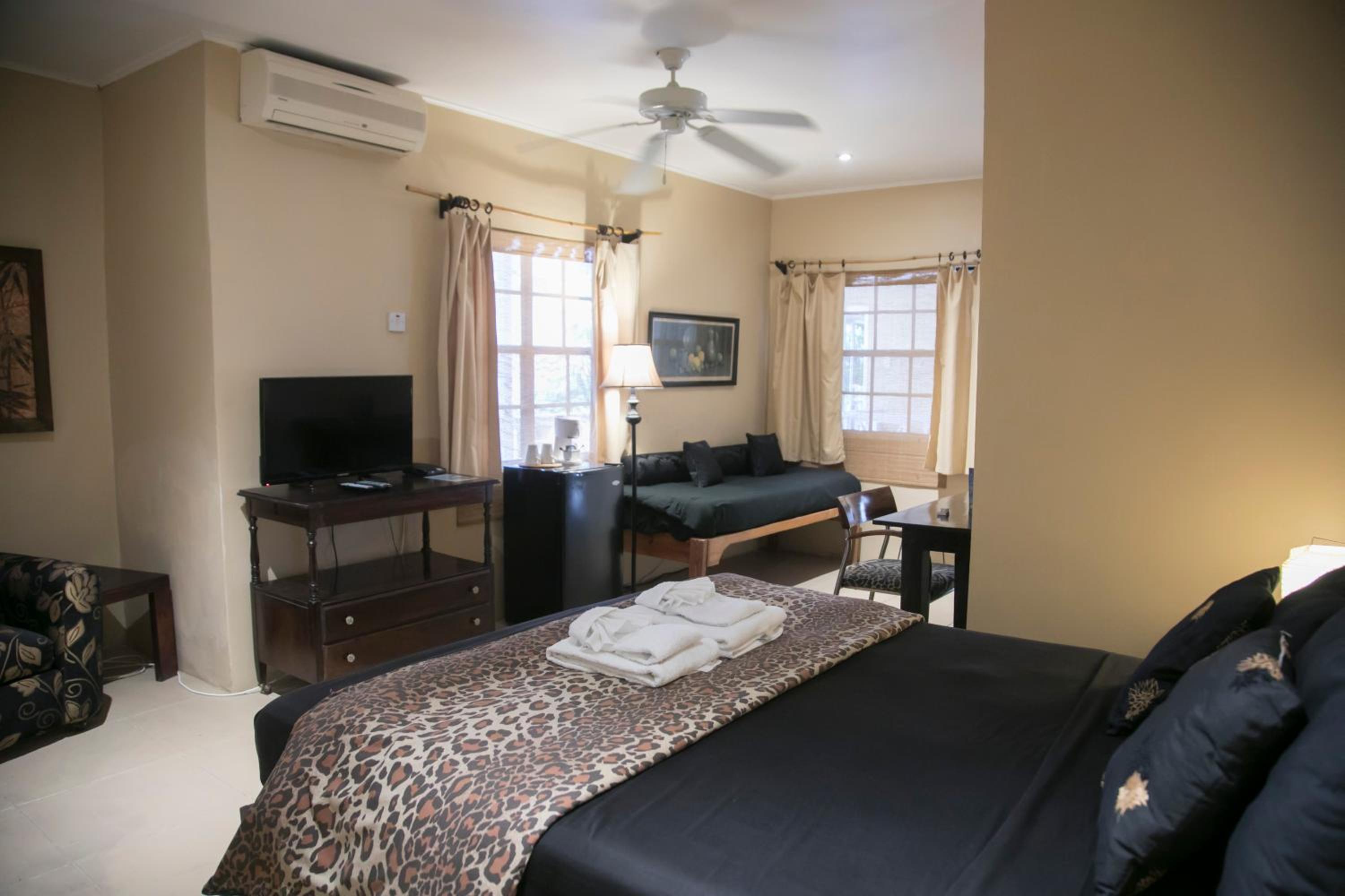Queen Room With Garden View