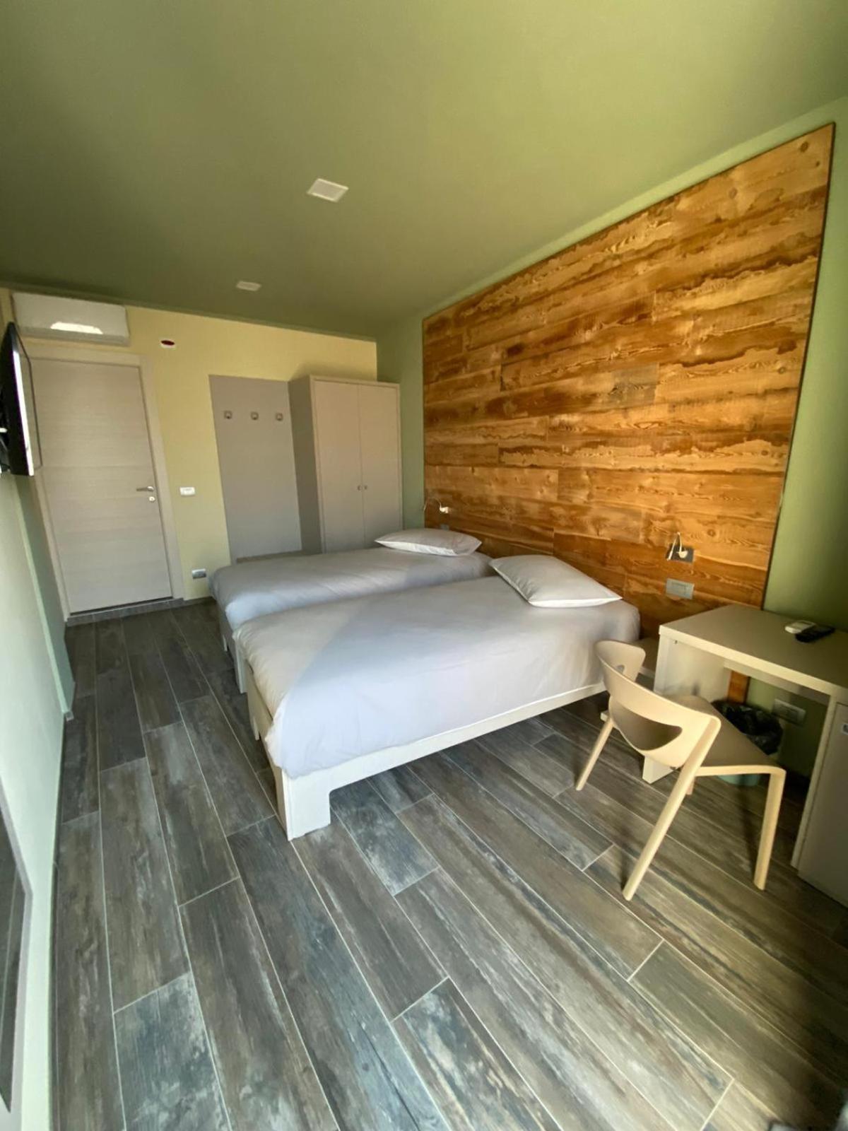 Deluxe Double or Twin Room with Mountain View