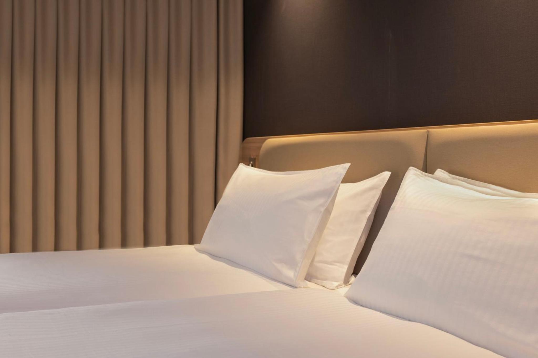 Standard Twin Room - Photo 7
