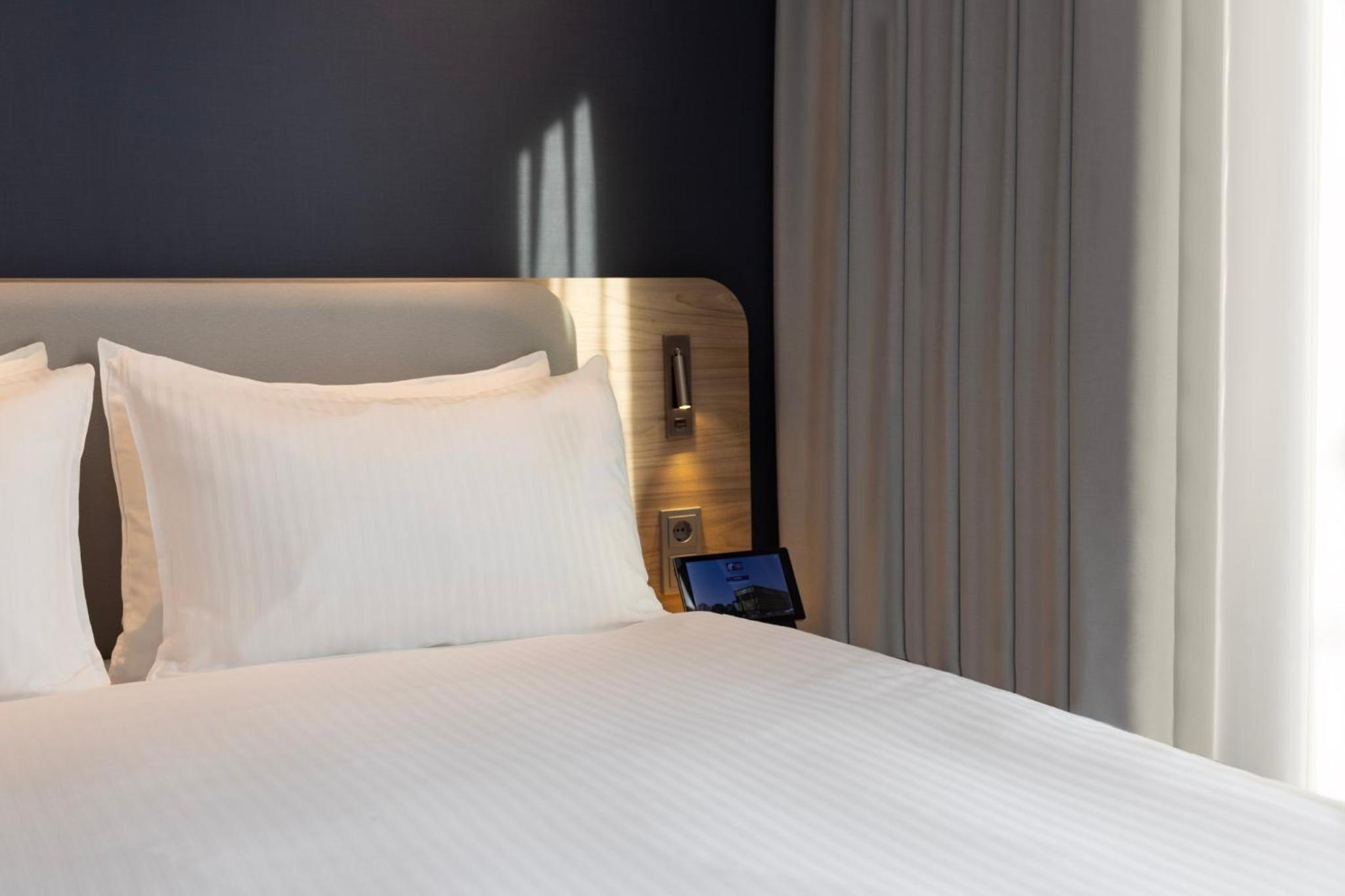 Standard Queen Room - Photo 7