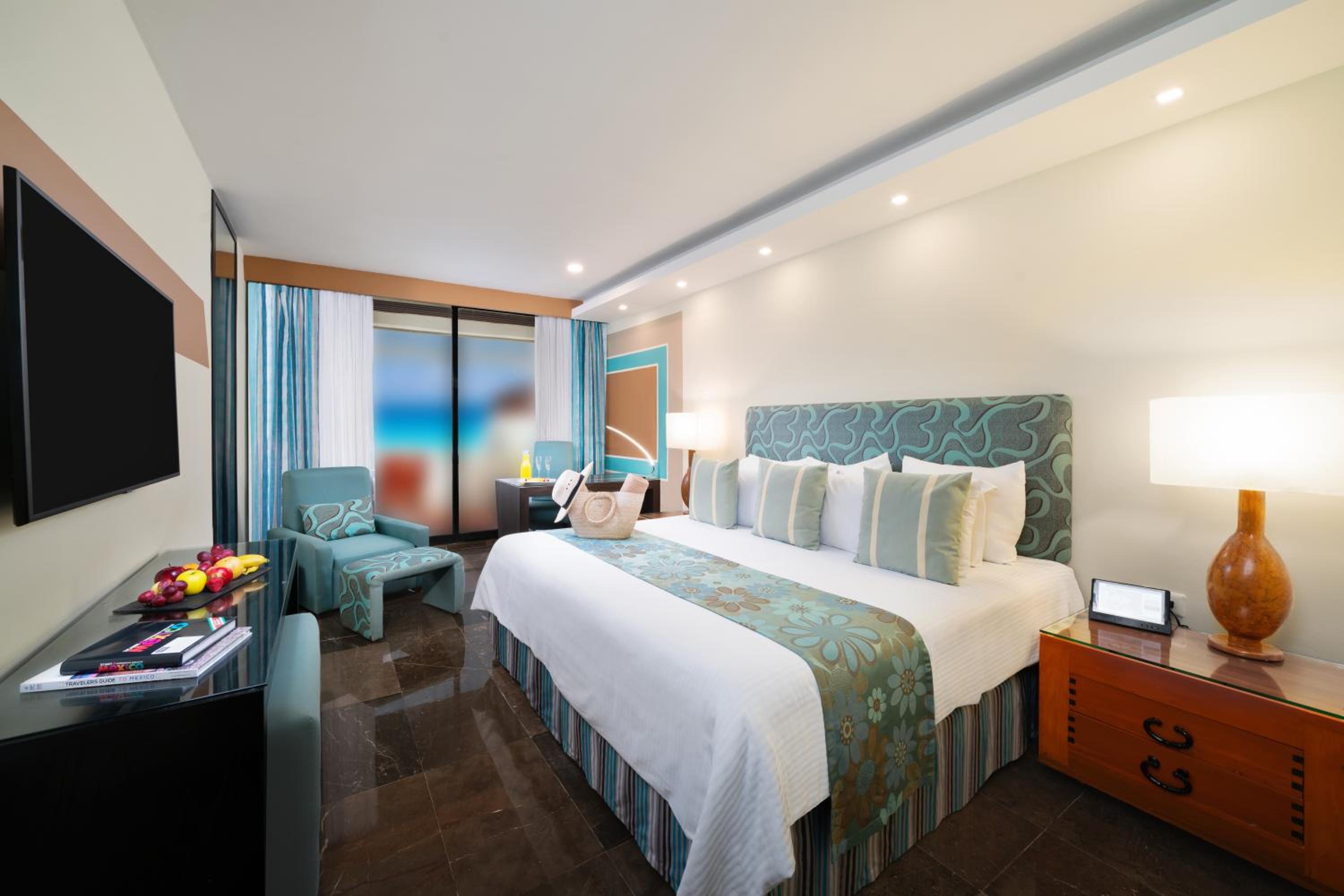 Pyramid Junior Suite