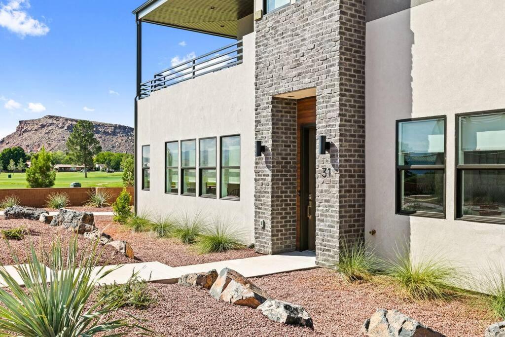 Three-Bedroom House photo 3