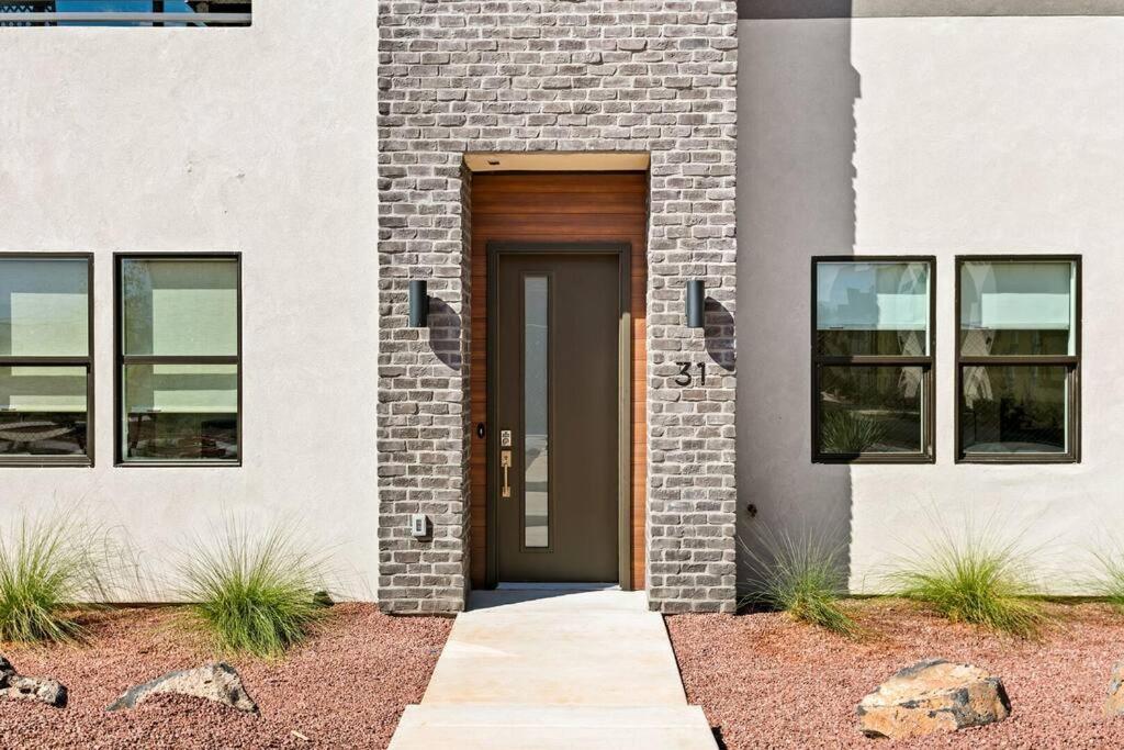 Three-Bedroom House photo 2
