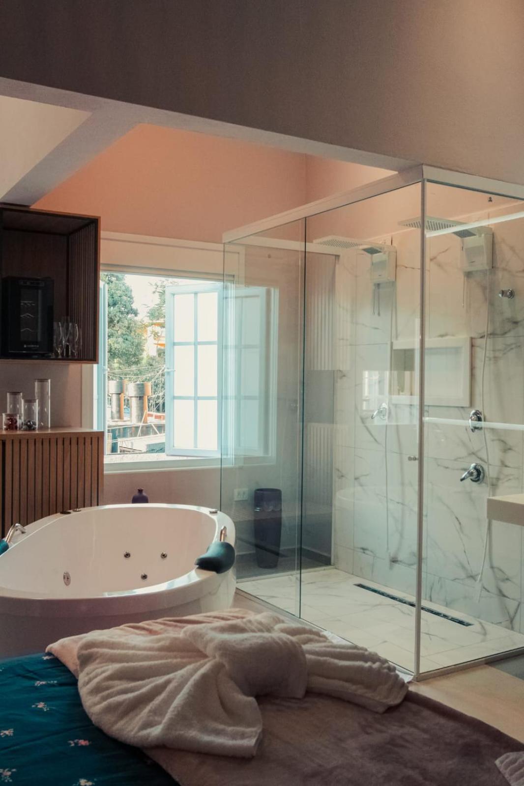 Studio with Spa Bath - Photo 26