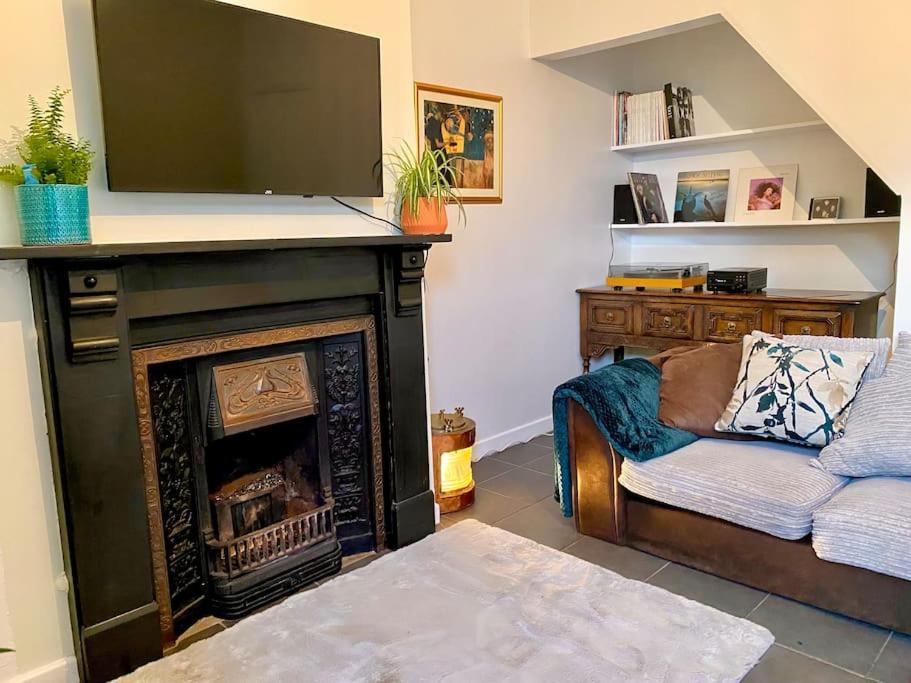 Three-Bedroom House photo 2