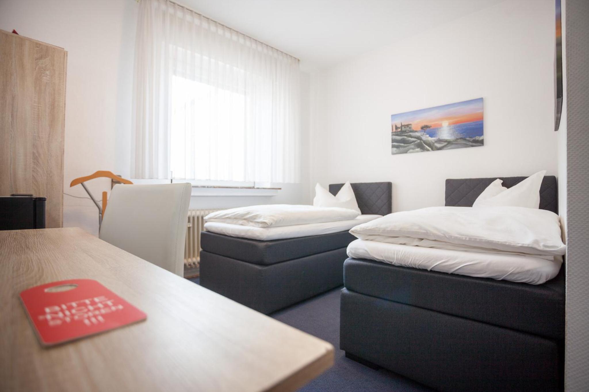 Standard Double Room - Photo 8