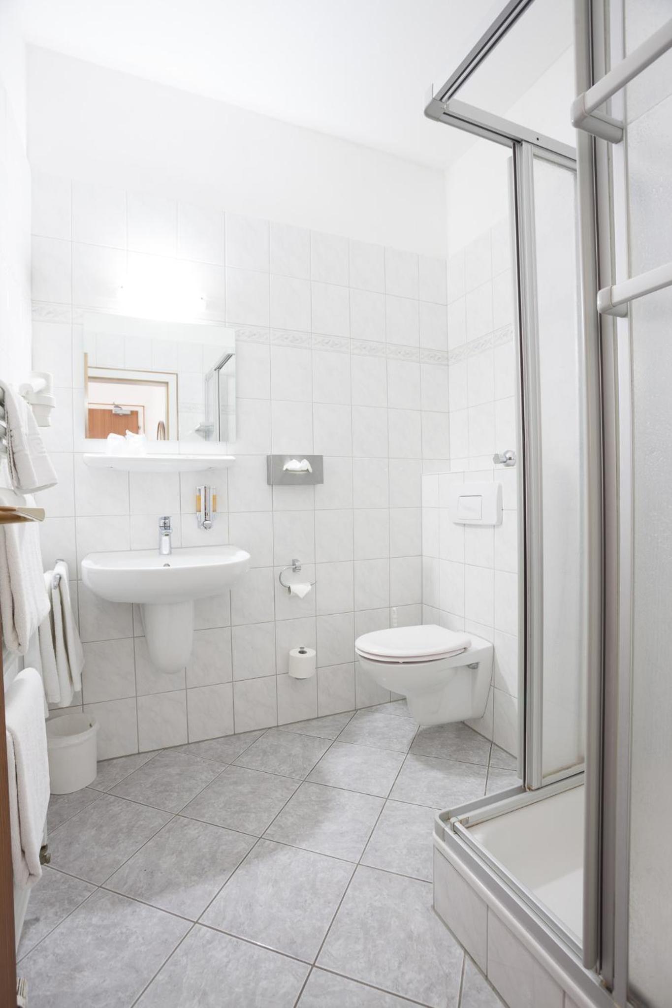 Standard Double Room - Photo 2