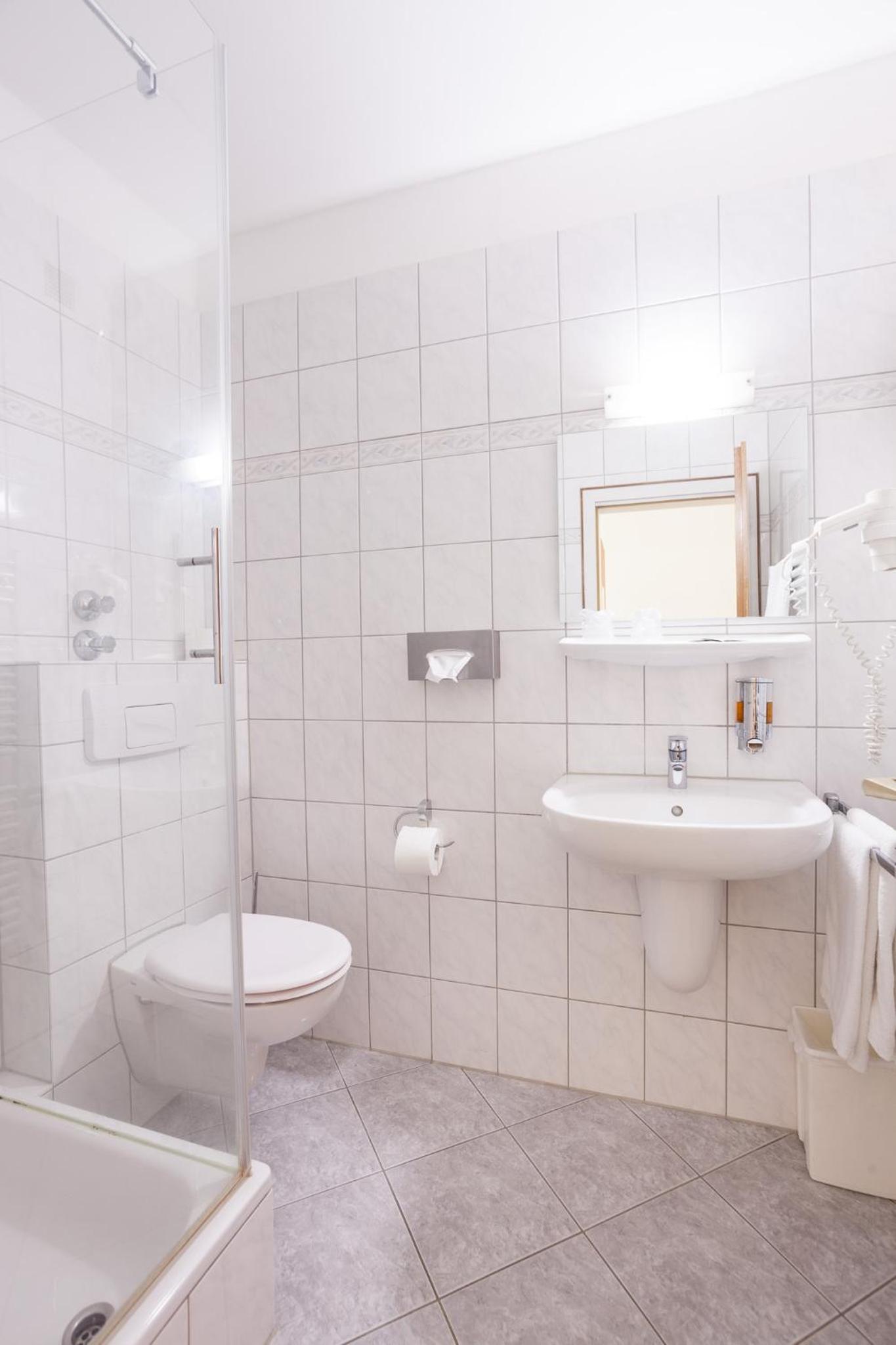 Standard Double Room - Photo 10