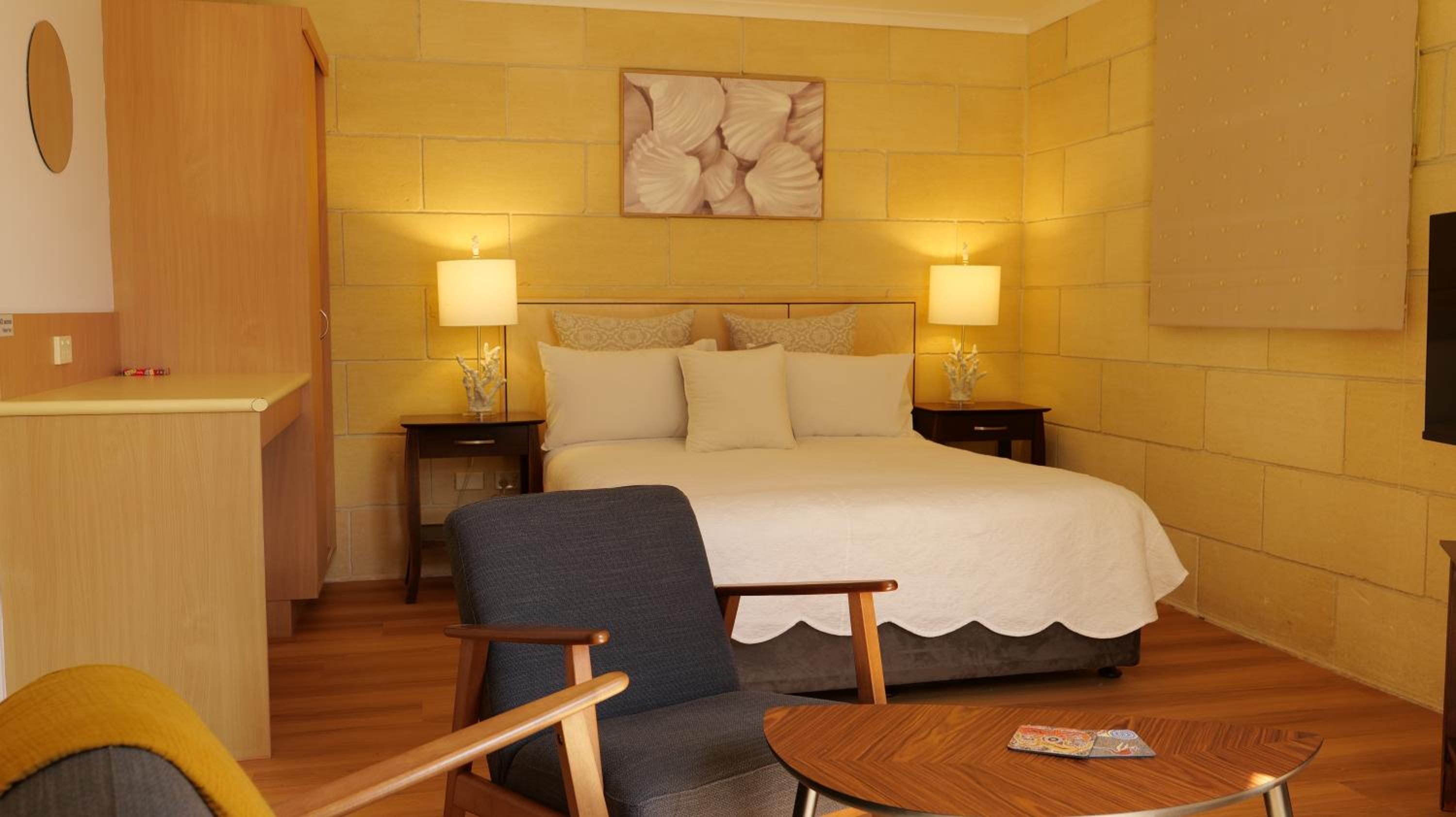 King Suite with Garden View - Photo 3