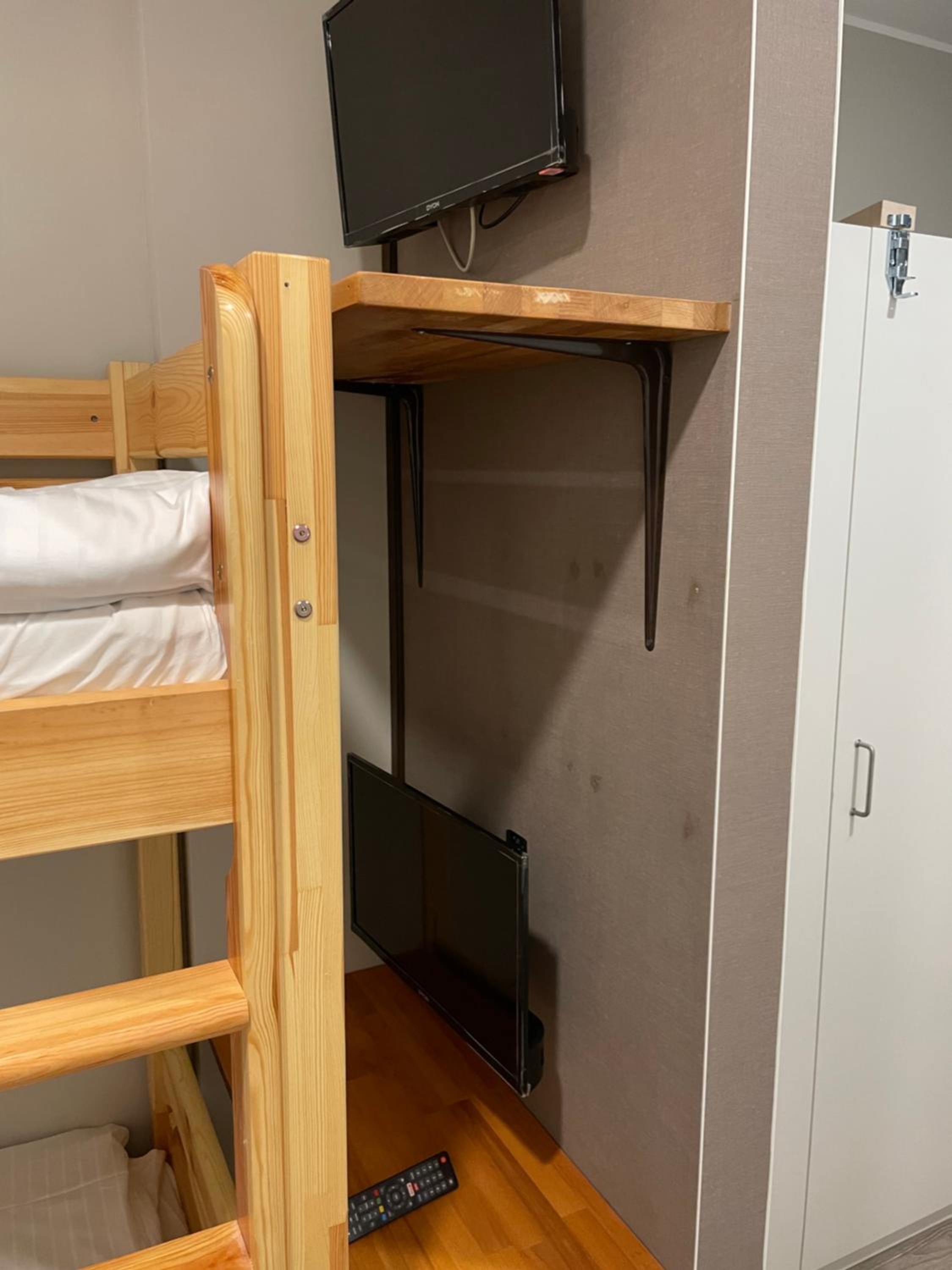 Economy Twin Room - Photo 25