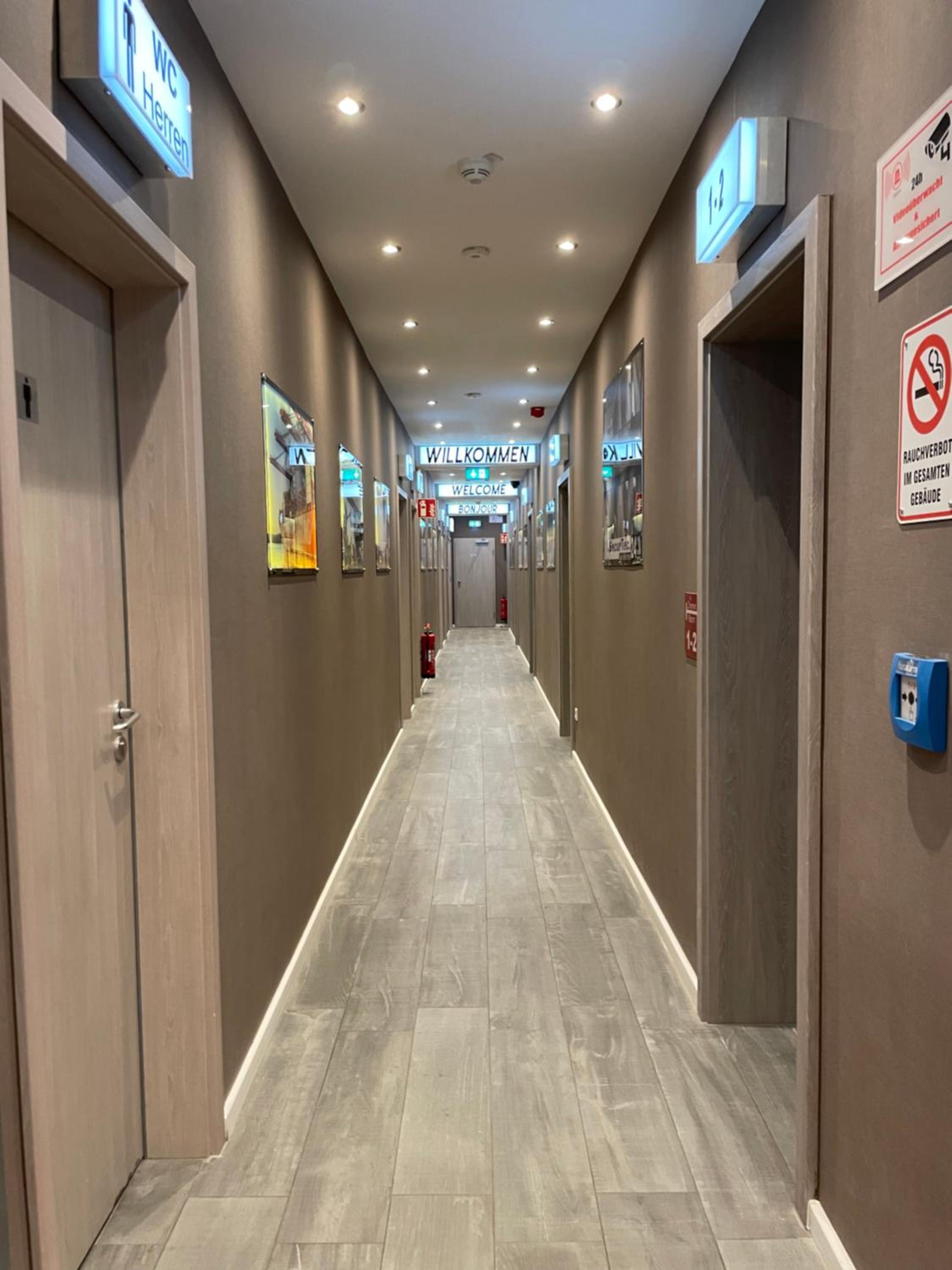 Economy Twin Room - Photo 8